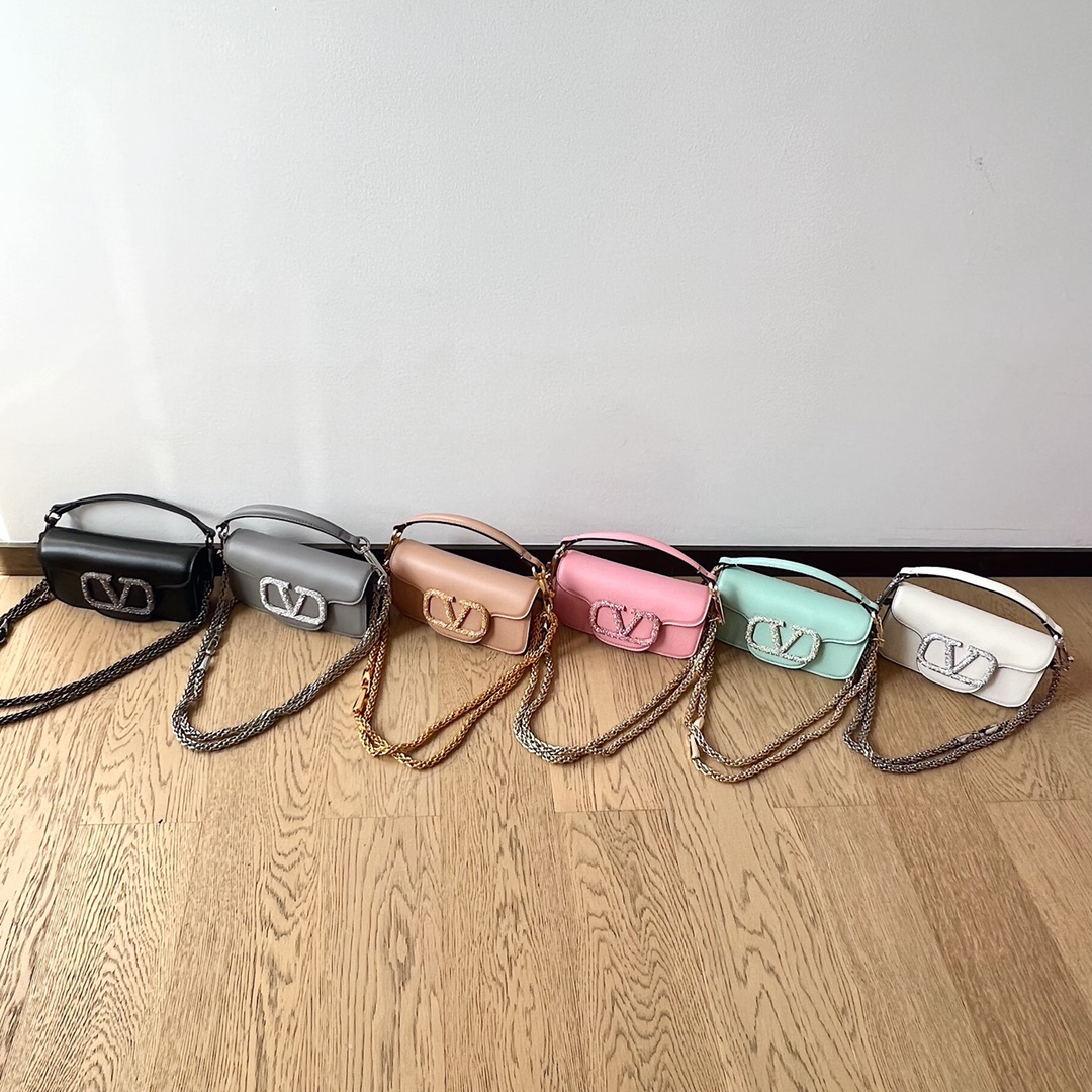 Va1e*ntin0 garavani signature bag-20×11×5cm