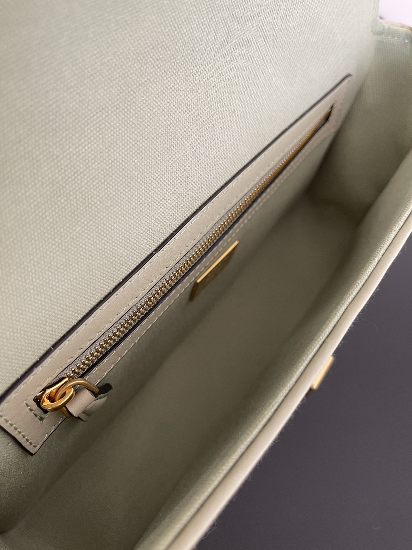 F**di baguette bag-26x14x4cm