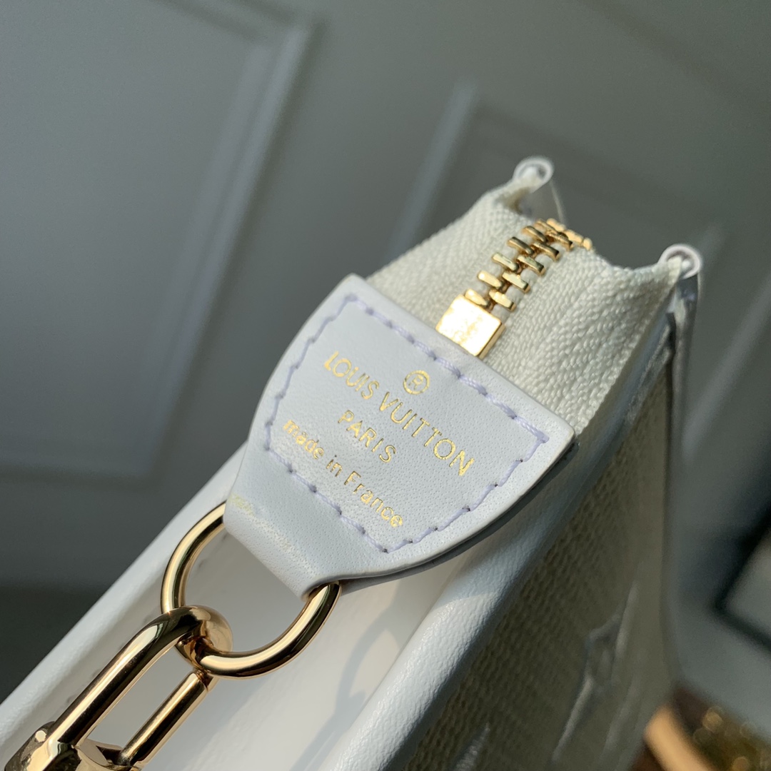 l0*is V*t0n poche toilette cosmetic bag -25 x 20 x 5.5cm