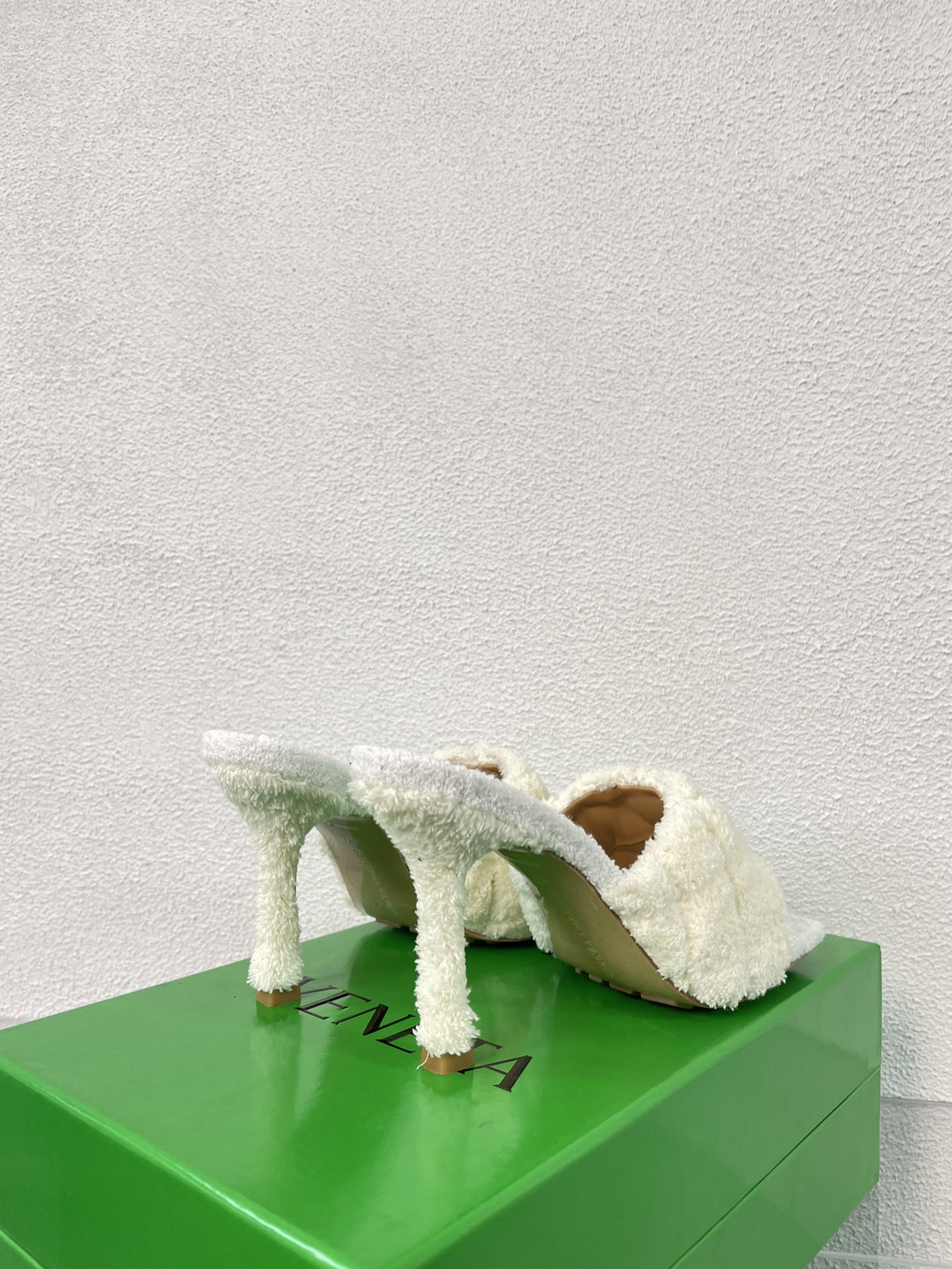 bo*te*ga Ve*ne*ta slippers