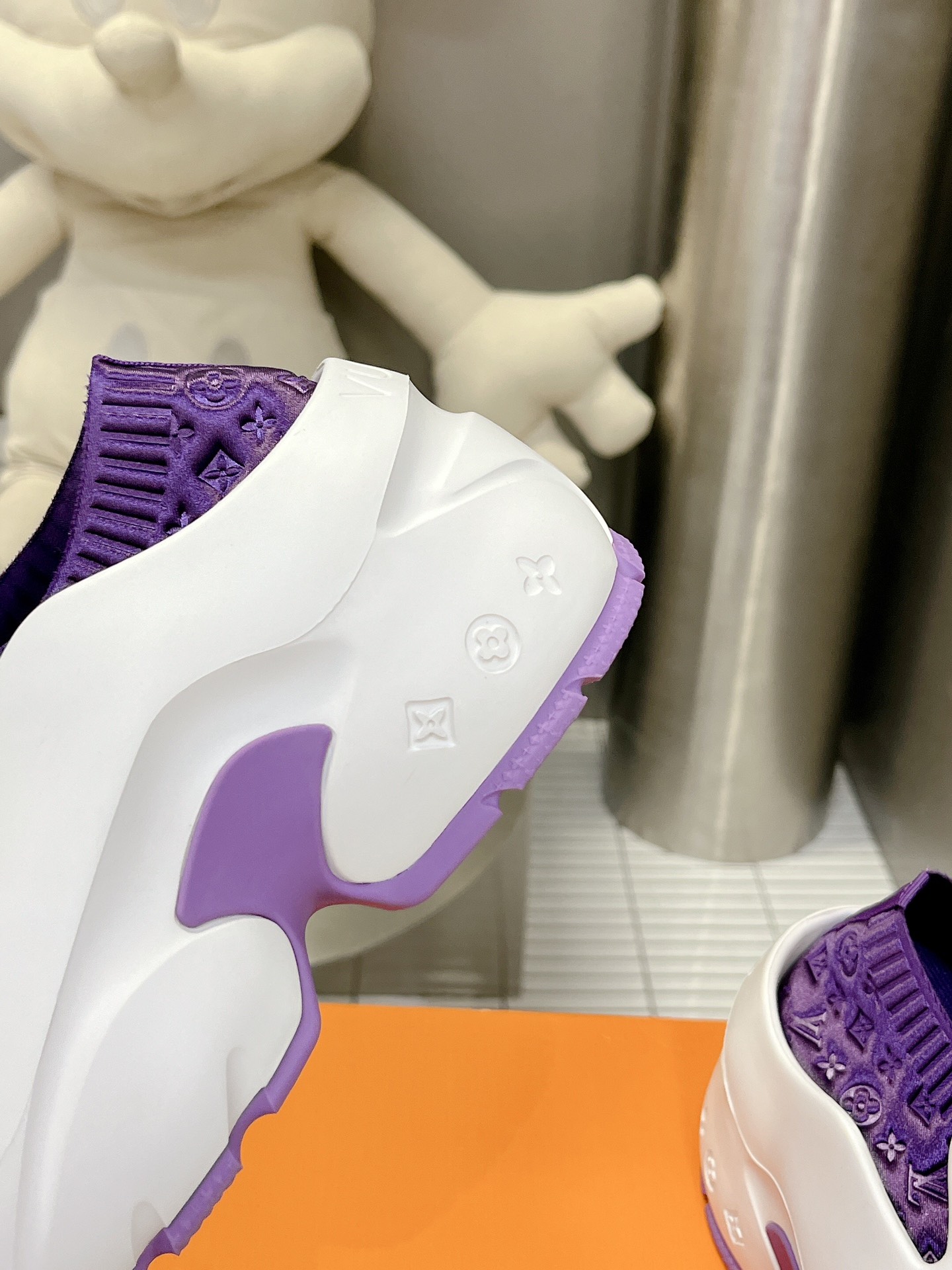 l0*is V*t0n shark clog slippers(eu35-40)