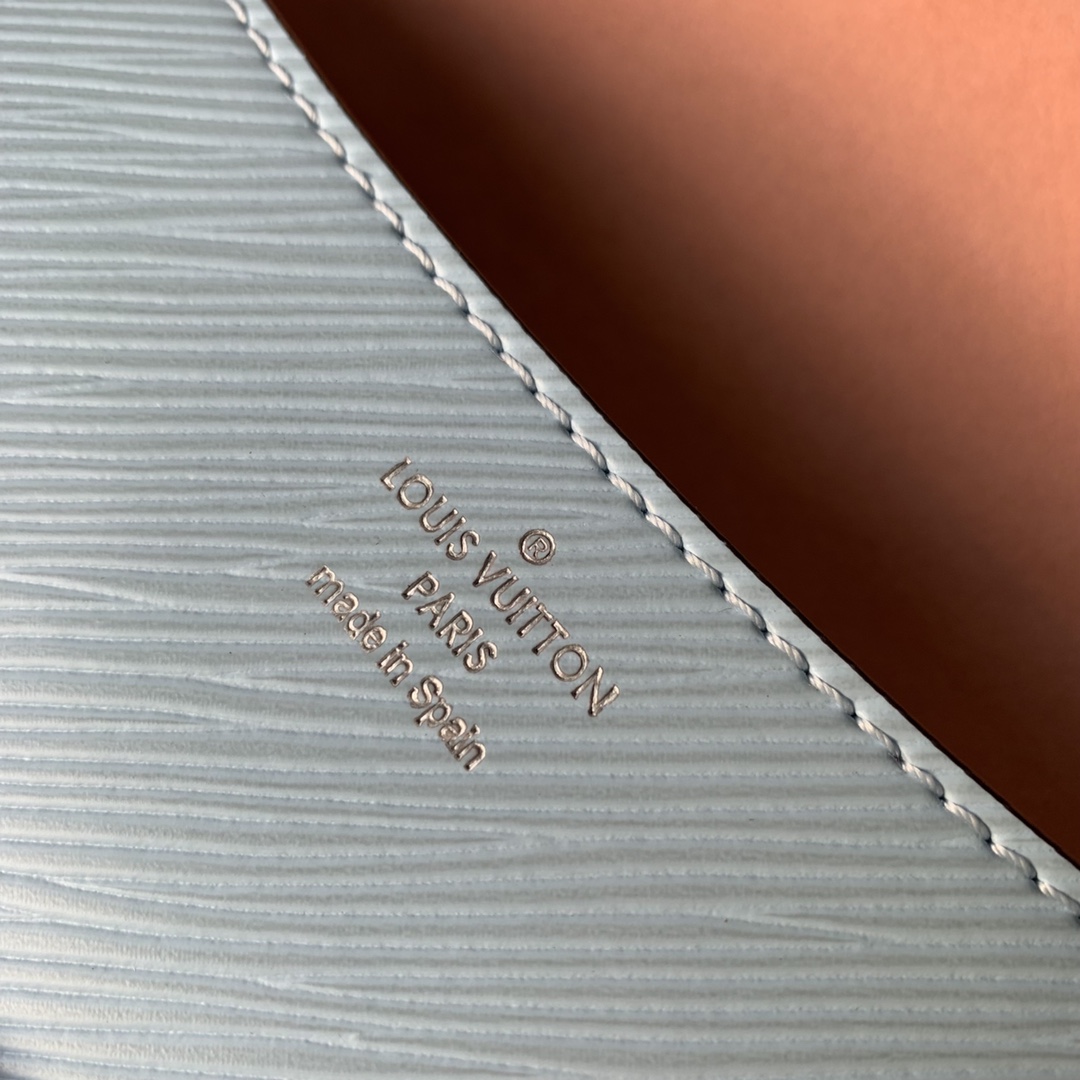 l0*is V*t0n buci handbag-24.5 x 15.5 x 9cm