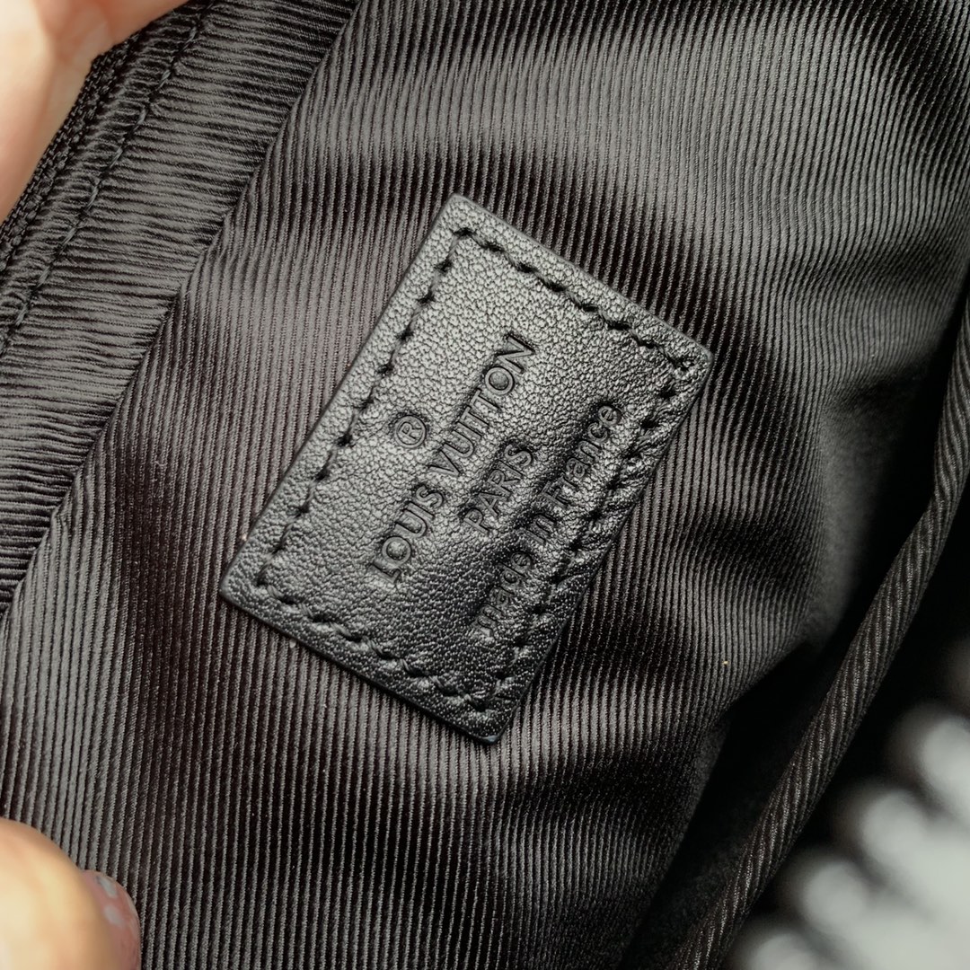 l0*is V*t0n trio messenger bag -m22481-25 x 18.5 x 7cm