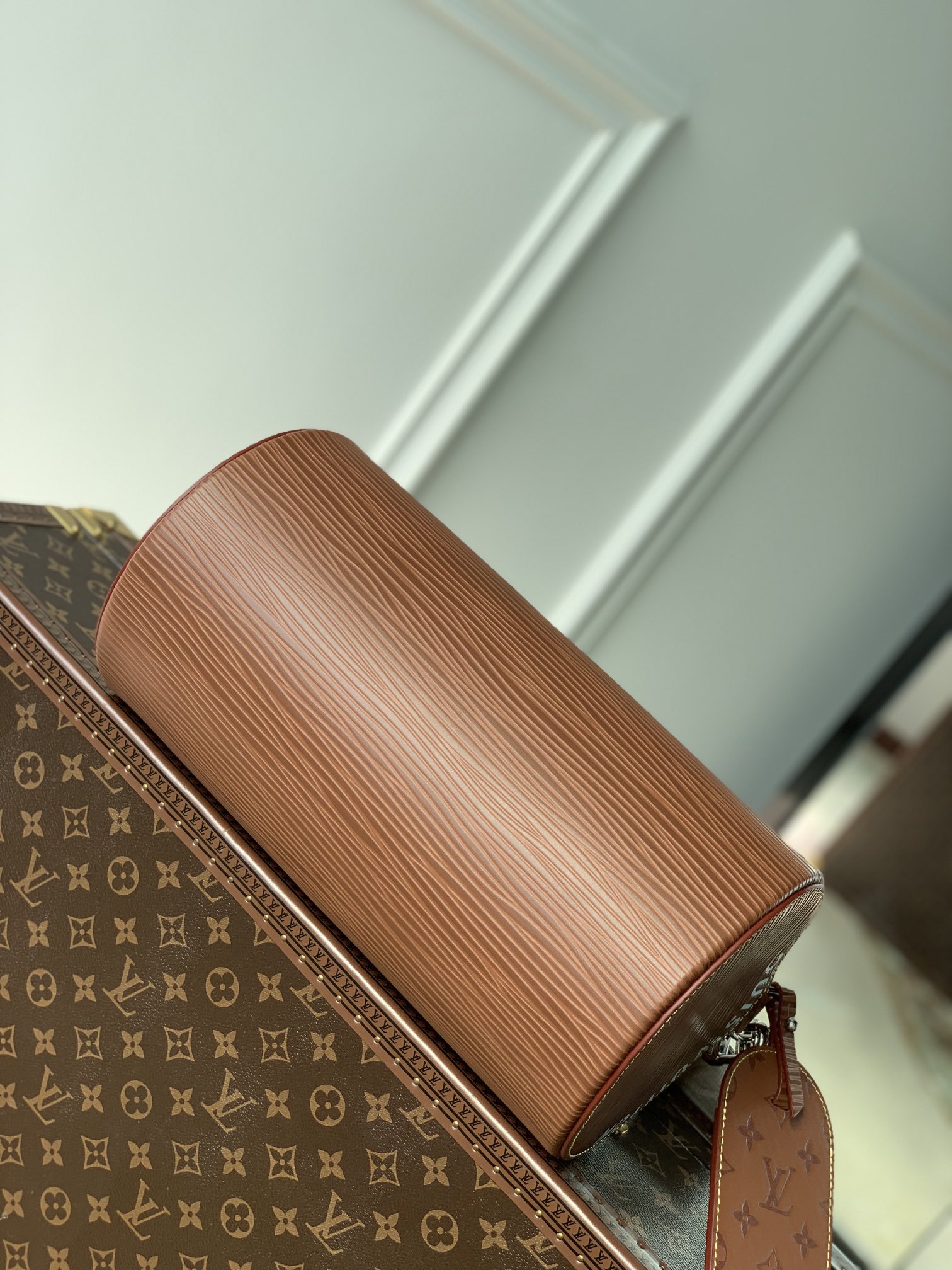 l0*is V*t0n soft polochon bag m46692-27x 15x 15cm