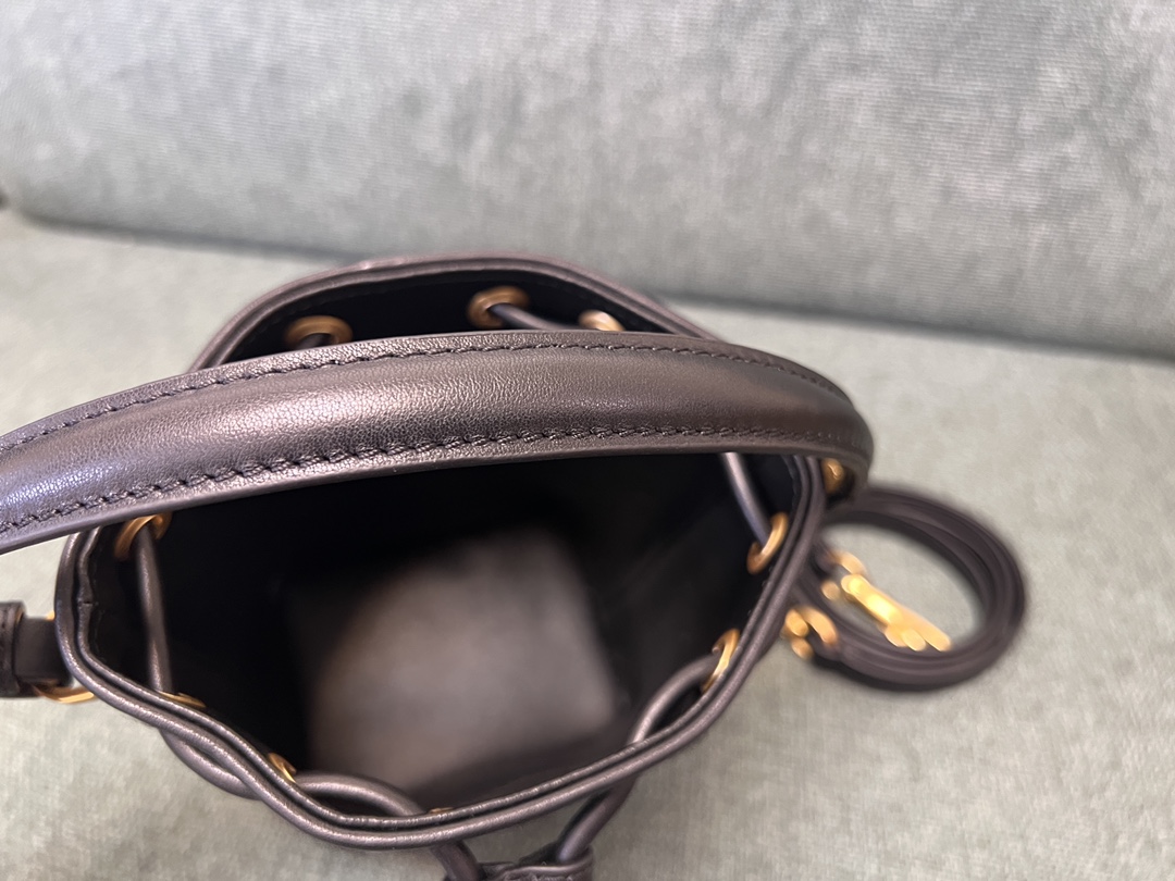 Va1e*ntin0 garavanivlogo signature bag-12*18*10cm