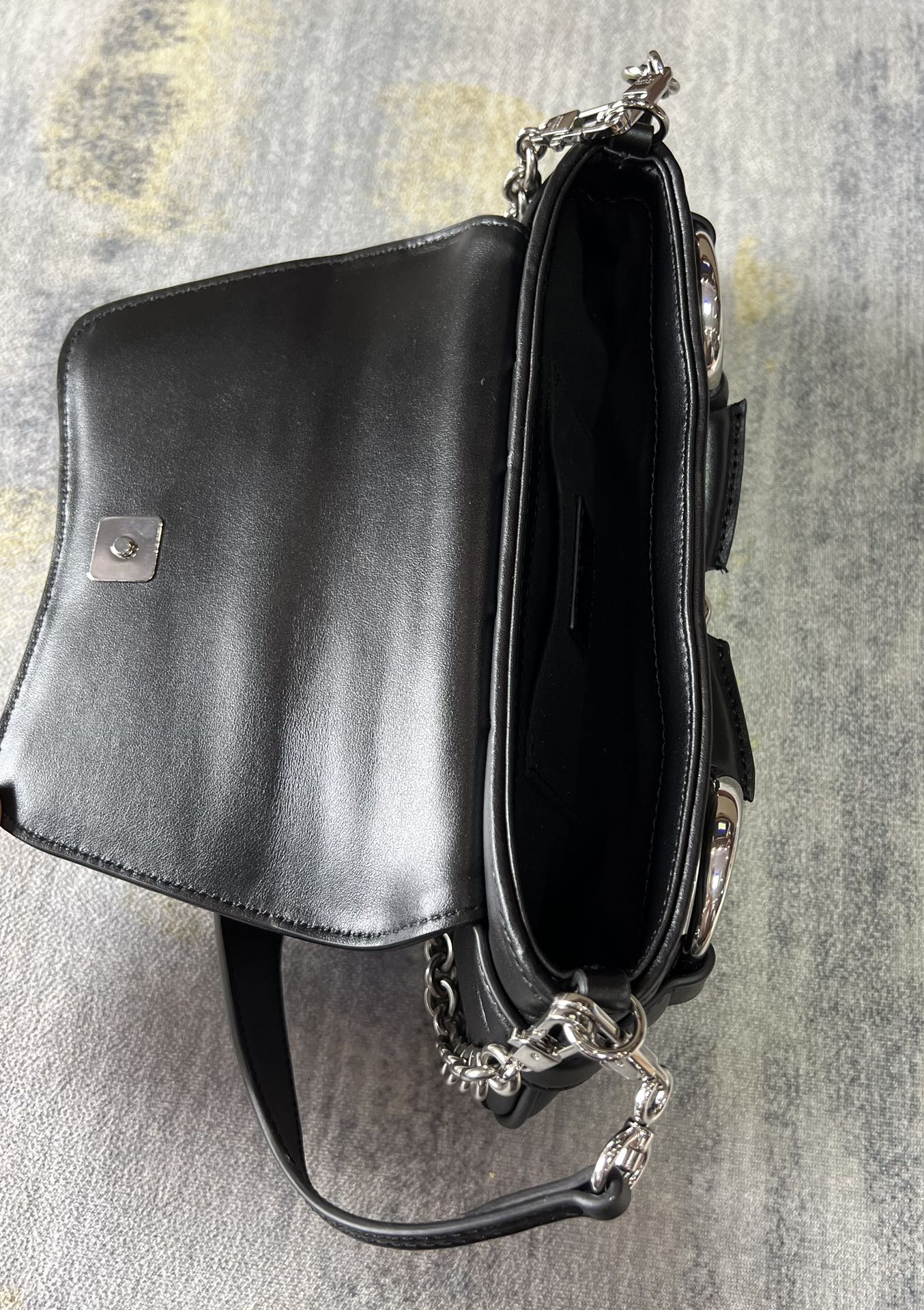 G*u*i horsebit chain 2023-27x11x5cm