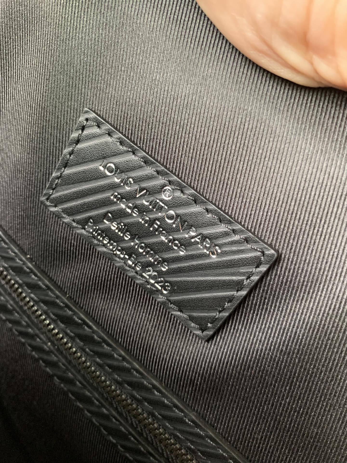 l0*is V*t0n alma travel bag-64 x 42 x 22cm