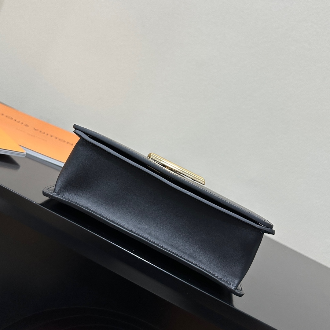 l0*is V*t0n twist bag-m68750-19x13.5x4cm