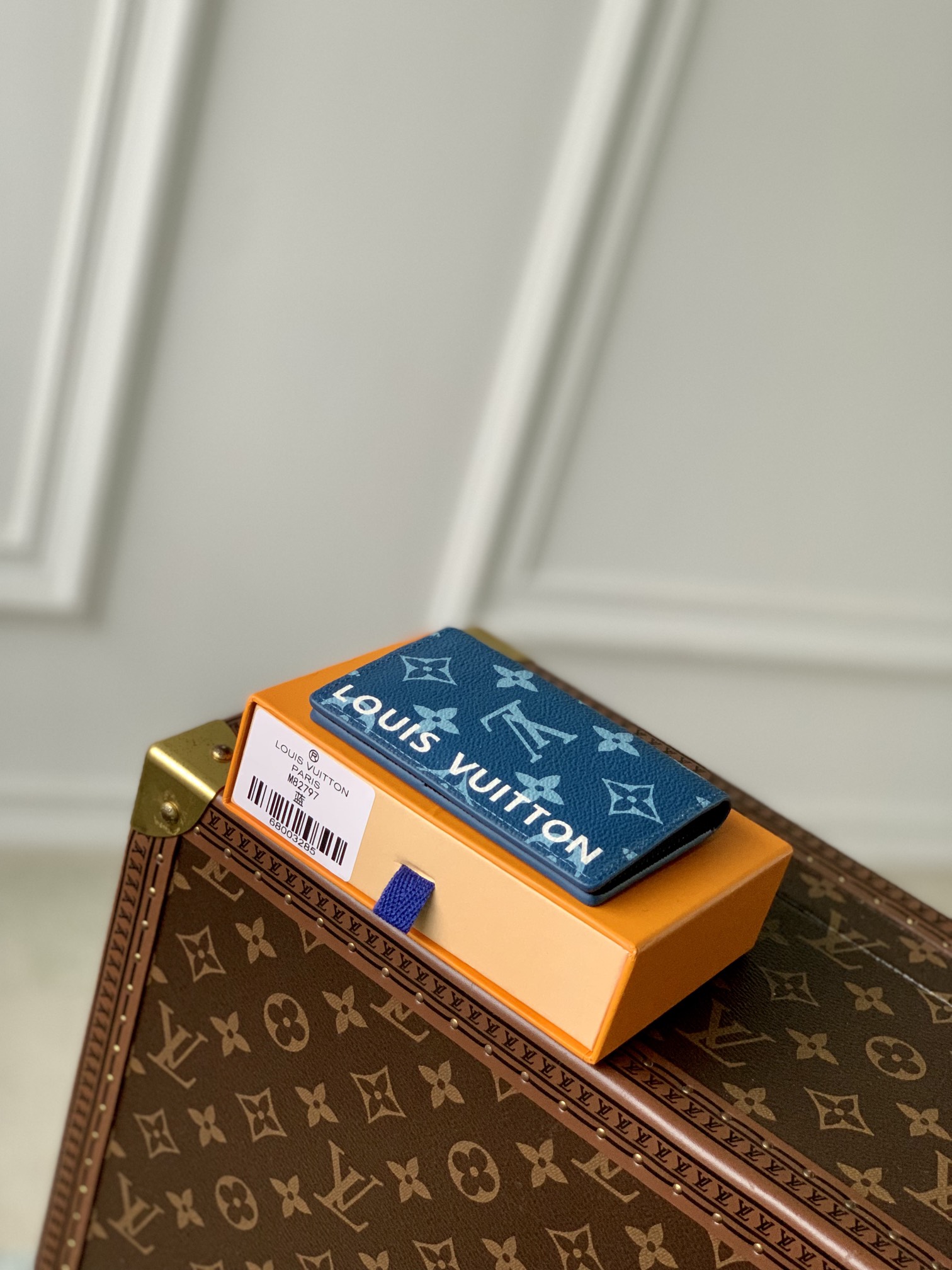 l0*is V*t0n aerogram wallet-8 x 11 x 1cm