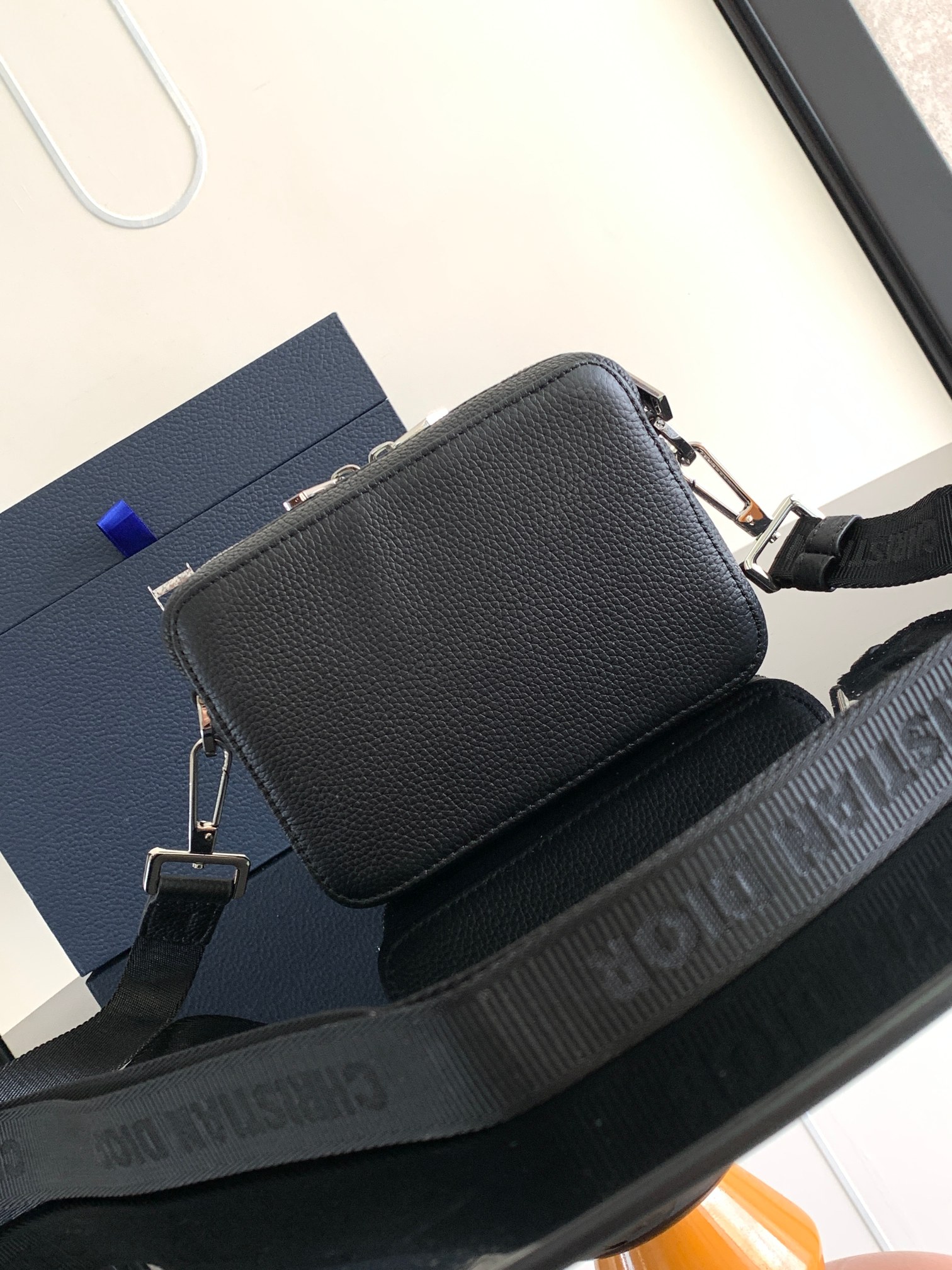 D*or crossbody bag-17 x 12.5 x 7cm