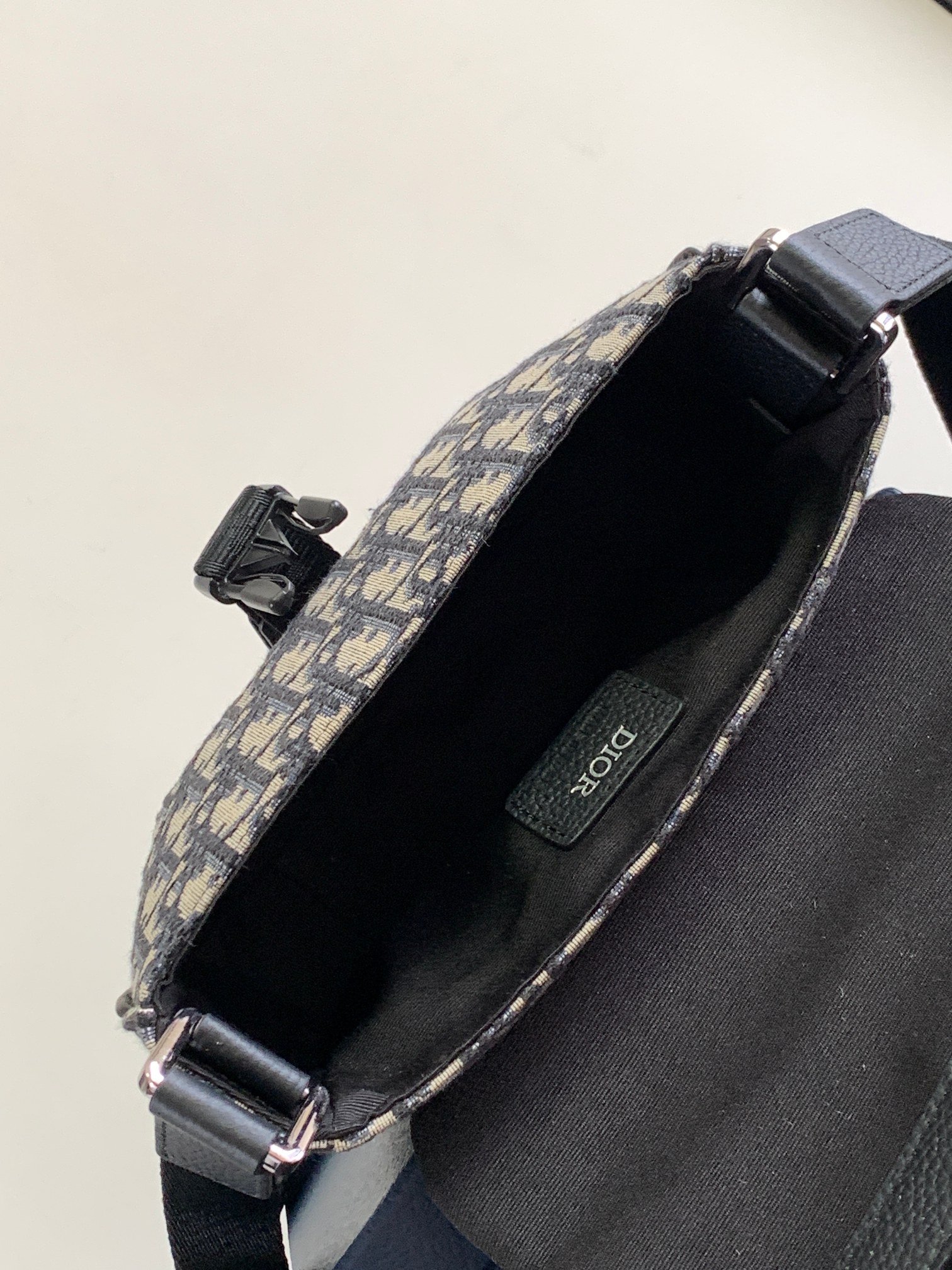 D*or explorer crossbody bag-20 x 15 x 5cm