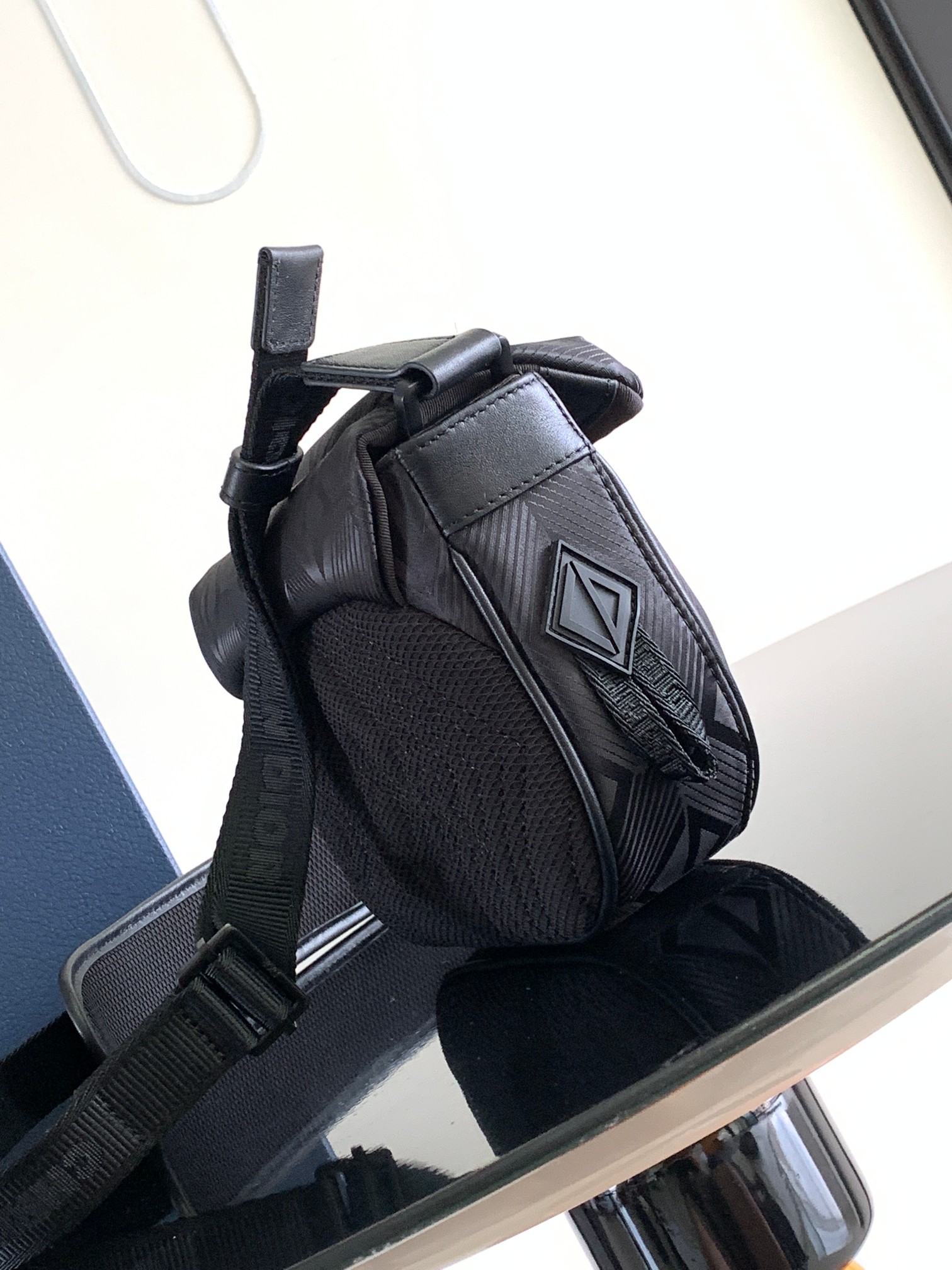 D*or explorer crossbody bag-20 x 15 x 5cm