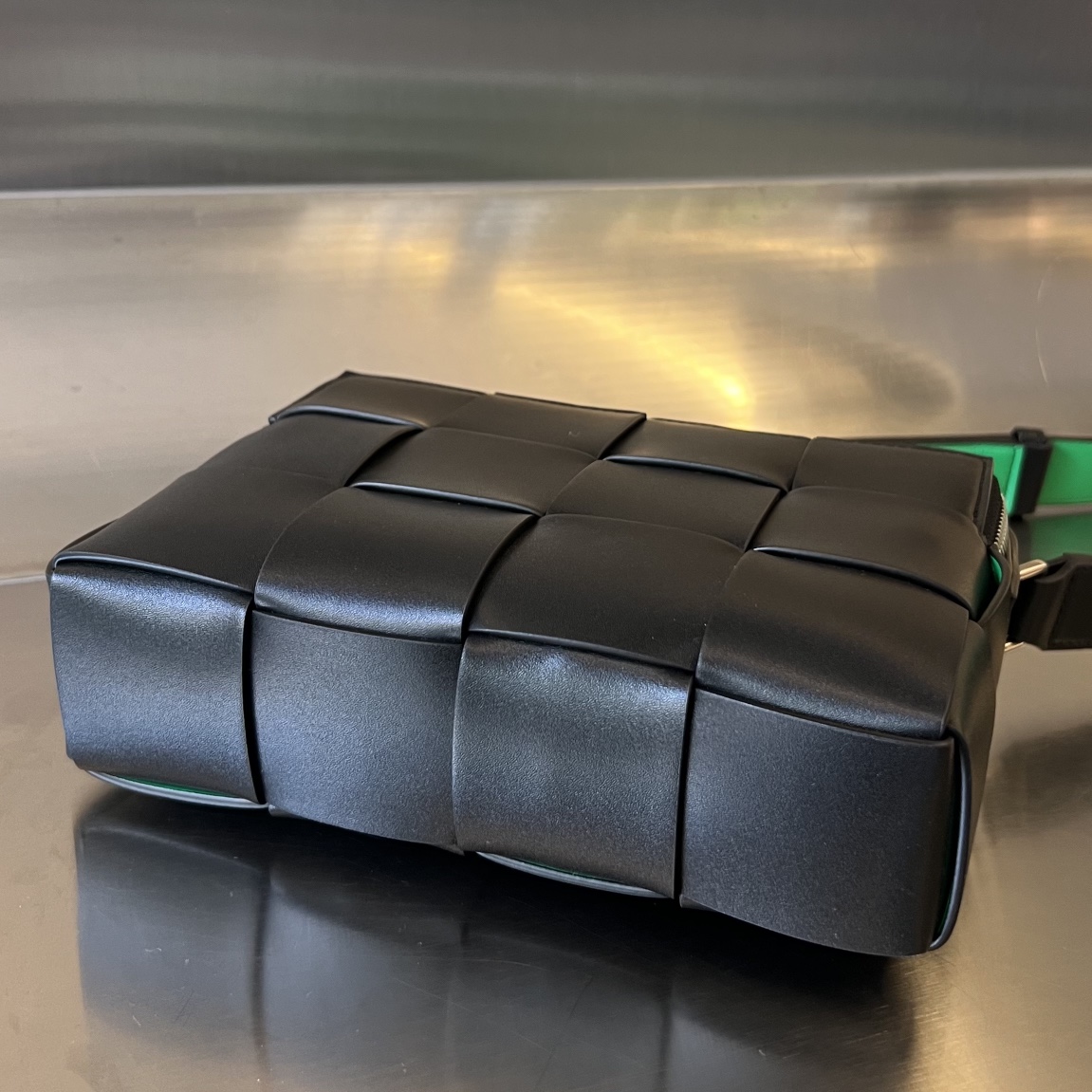 bo*te*ga Ve*ne*ta camera bag-20x15x5cm