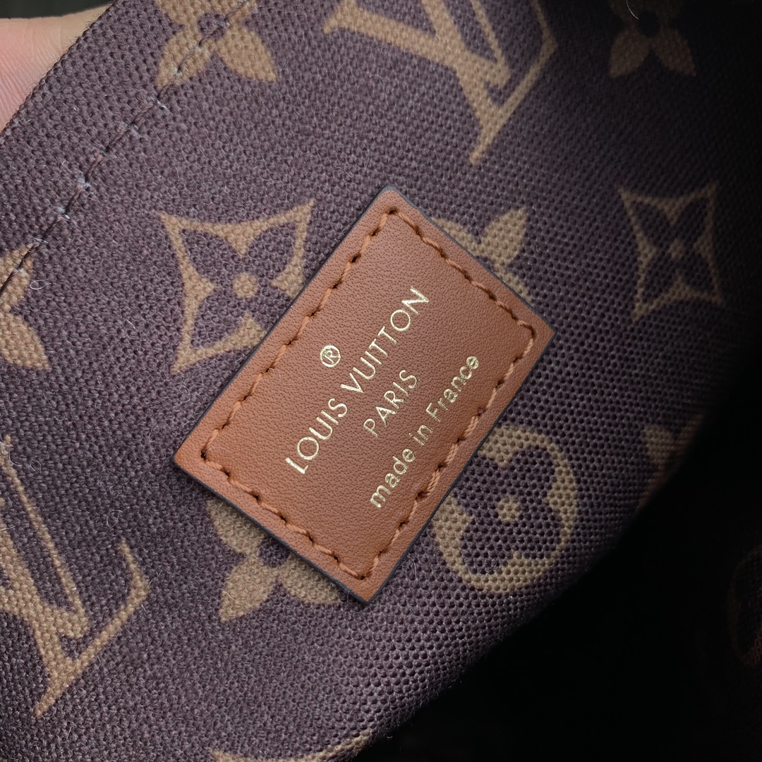 l0*is V*t0n backpack m23384-31*31*17cm