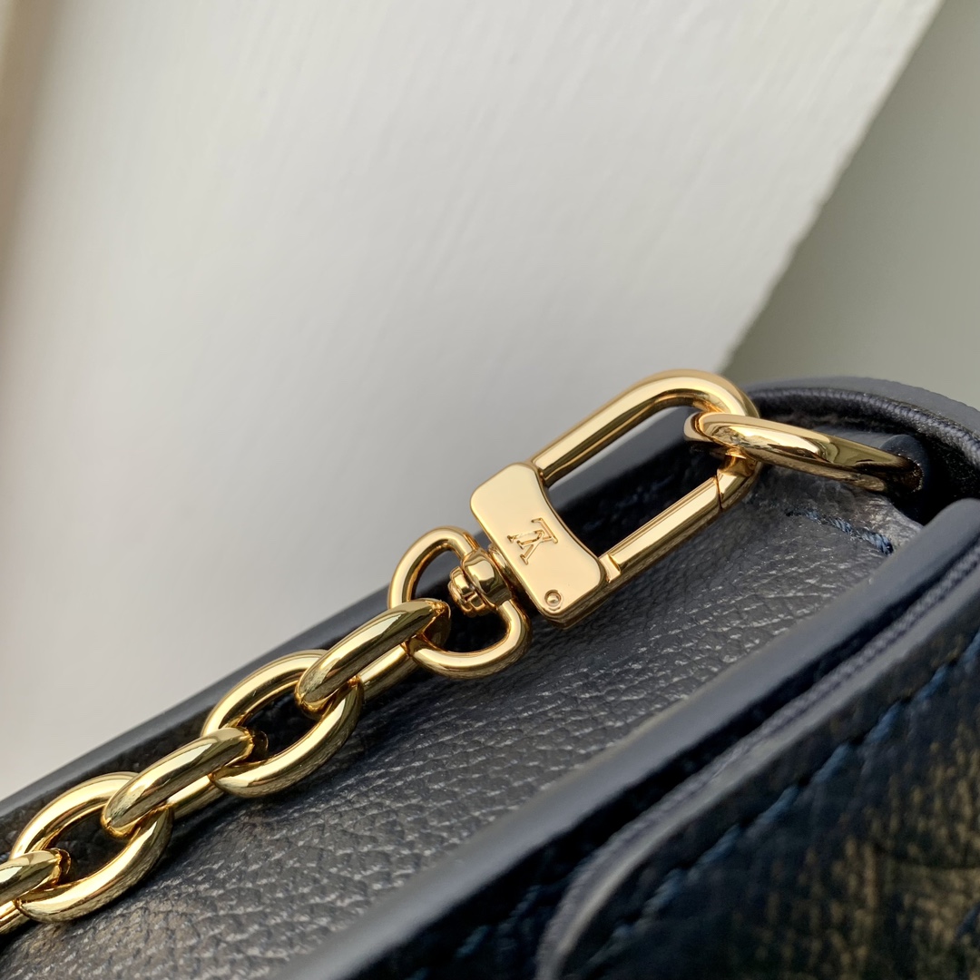 l0*is V*t0n wallet on chain-22 x 15 x 5.5cm