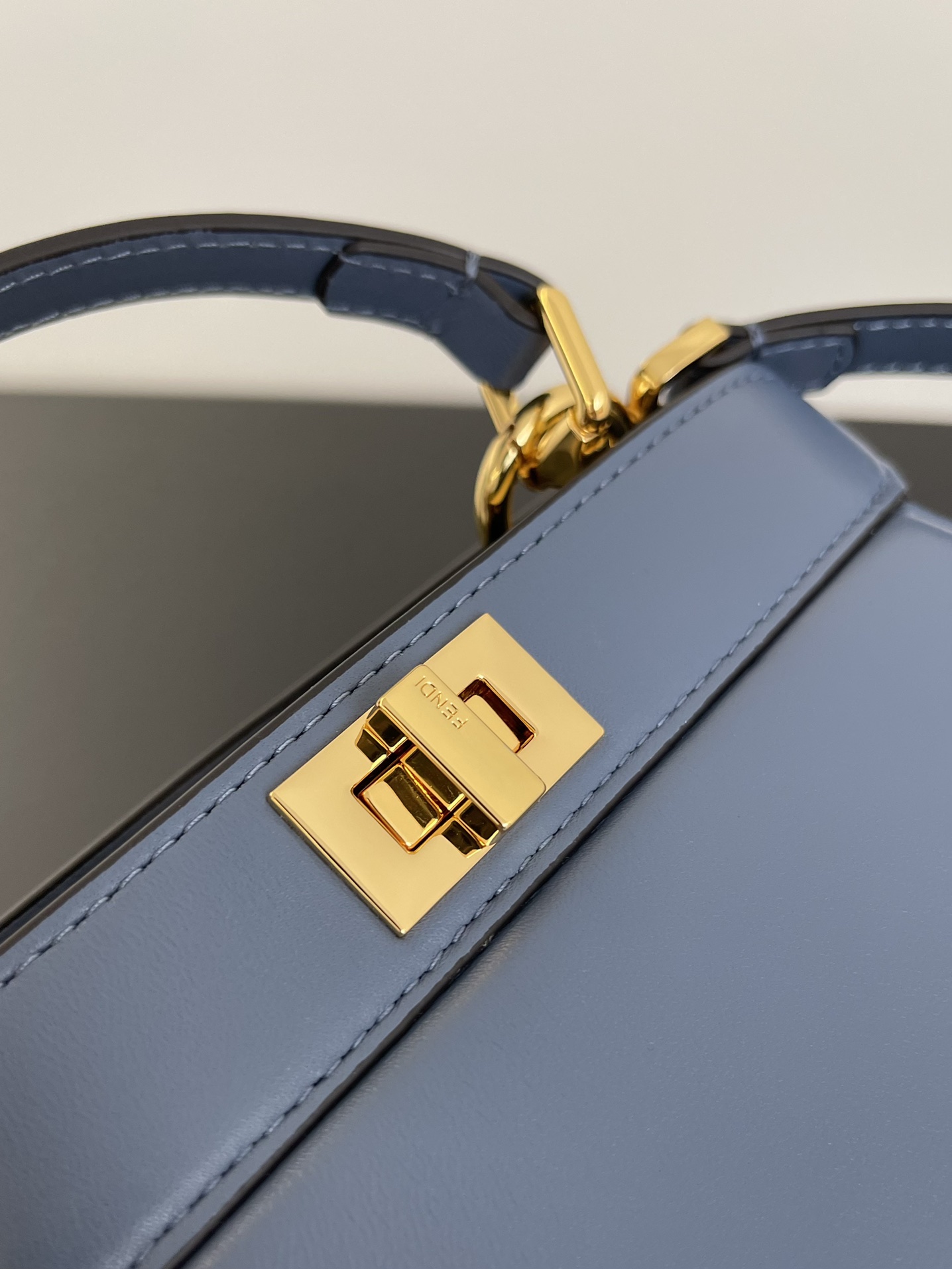 F**di peekaboo iseeu bag-20x11x15cm