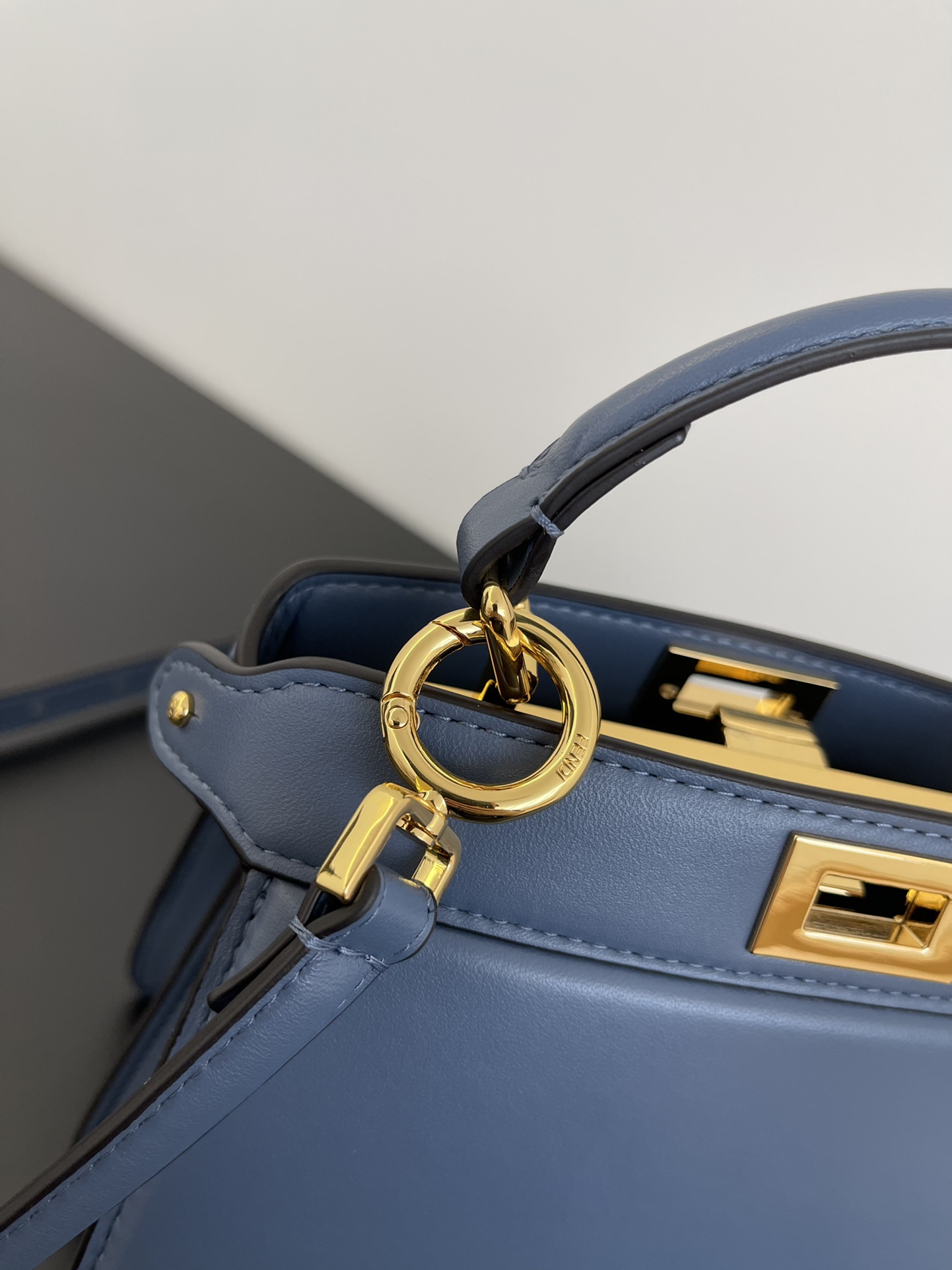 F**di peekaboo iseeu bag-20x11x15cm