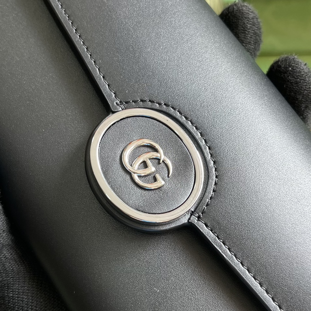 G*u*i wallet-18*19cm