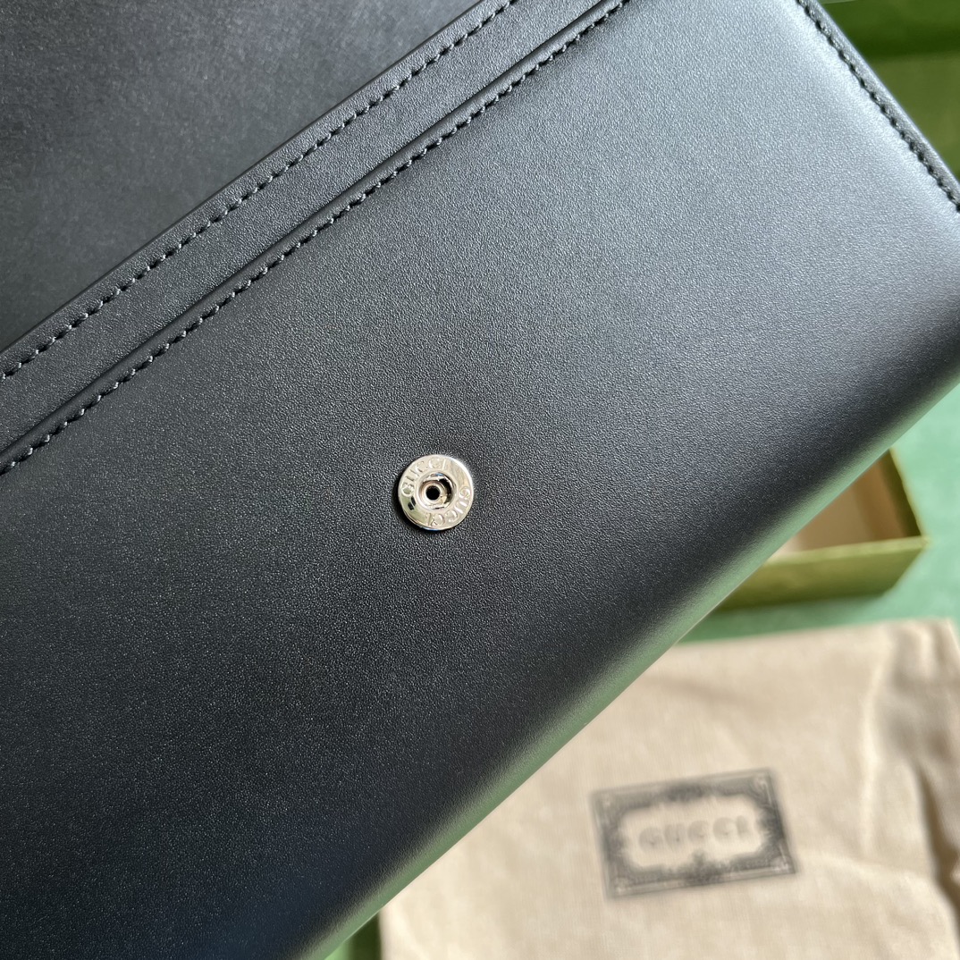 G*u*i wallet-18*19cm