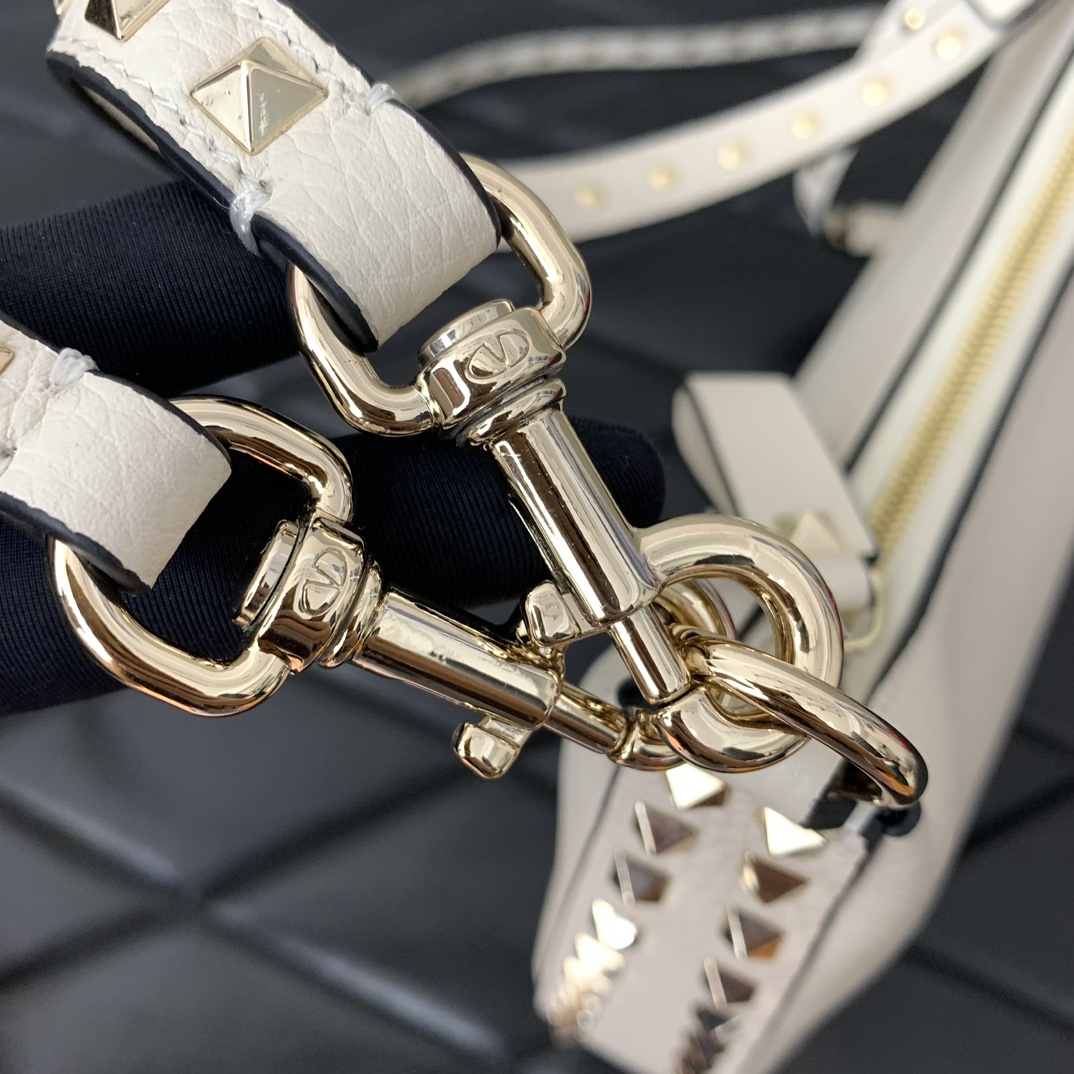 Va1e*ntin0 garavani rockstud hobo bag-6✖️4✖️16cm