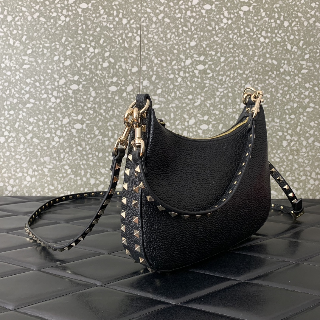 Va1e*ntin0 garavani rockstud hobo bag-6✖️4✖️16cm