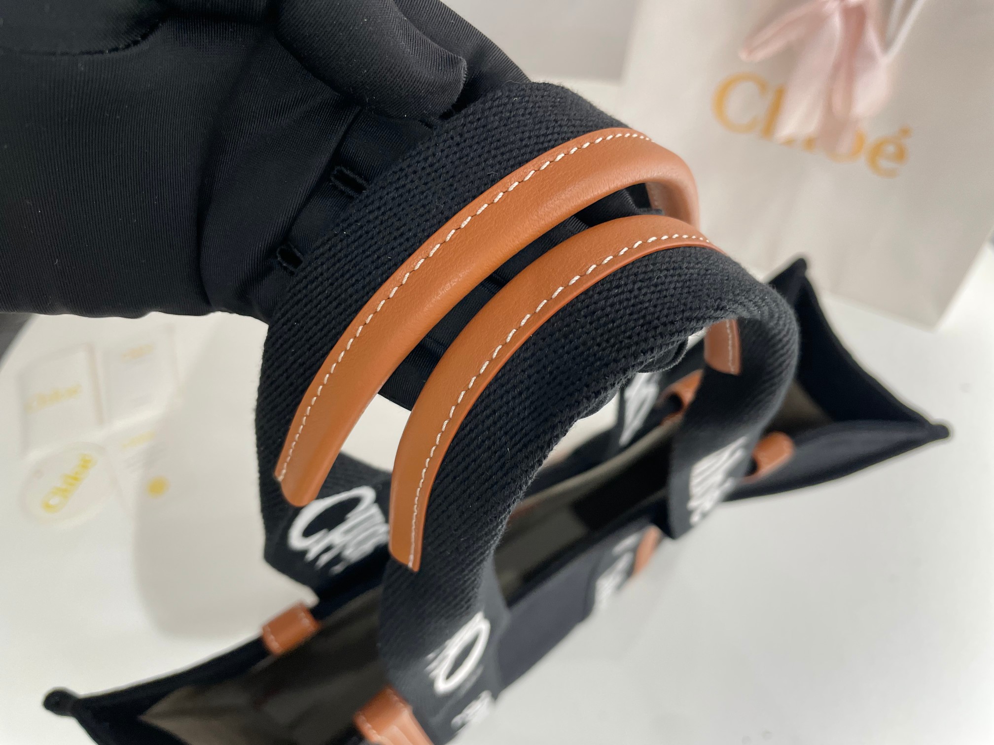 Ch10e woody tote bag