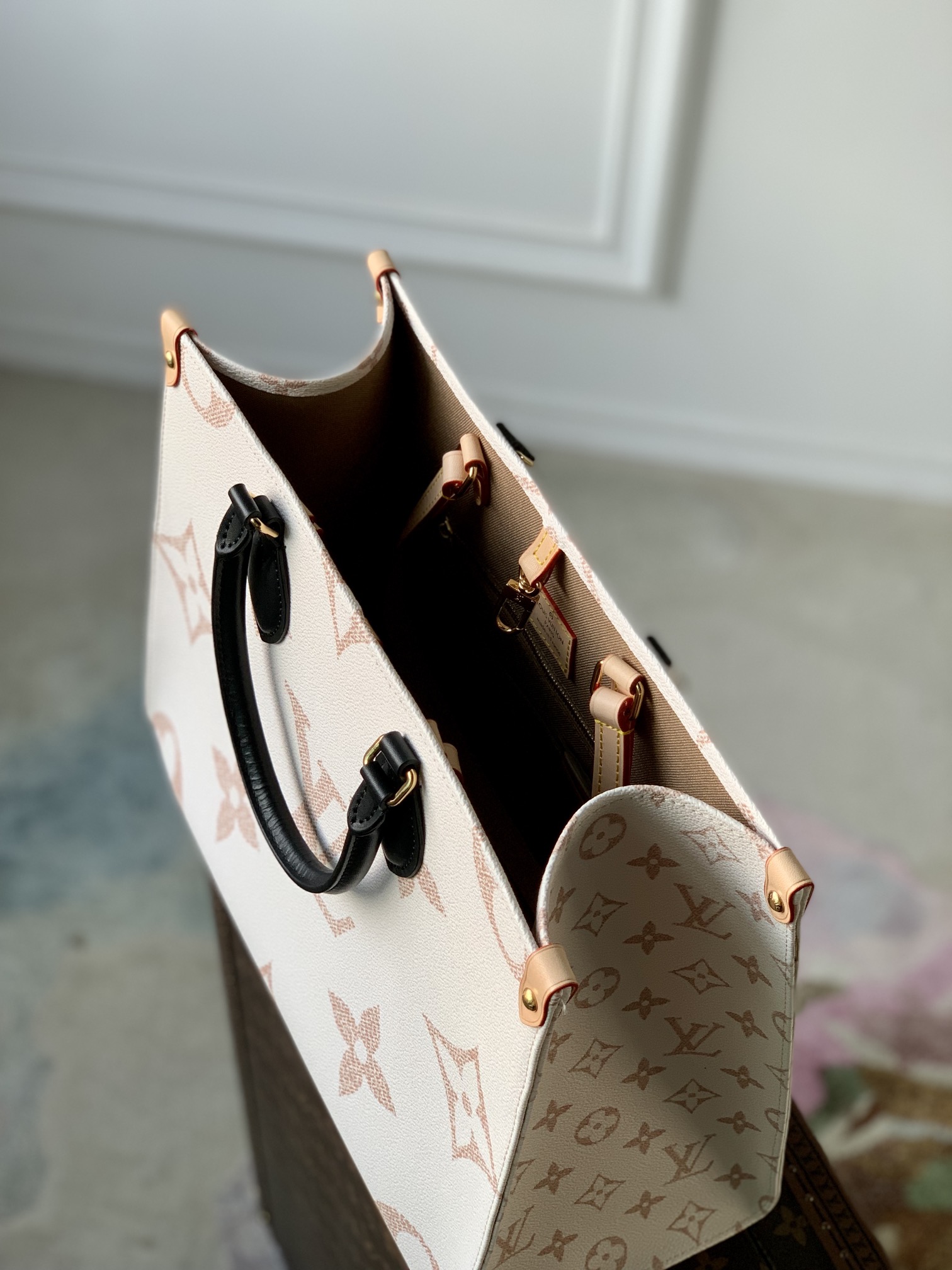 l0*is V*t0n small onthego handbag-35*28*15cm