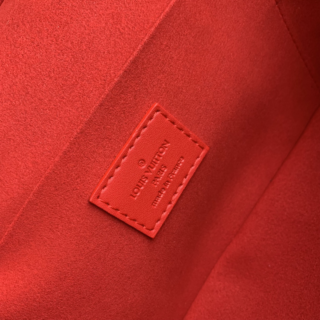 l0*is V*t0n nice cosmetic bag