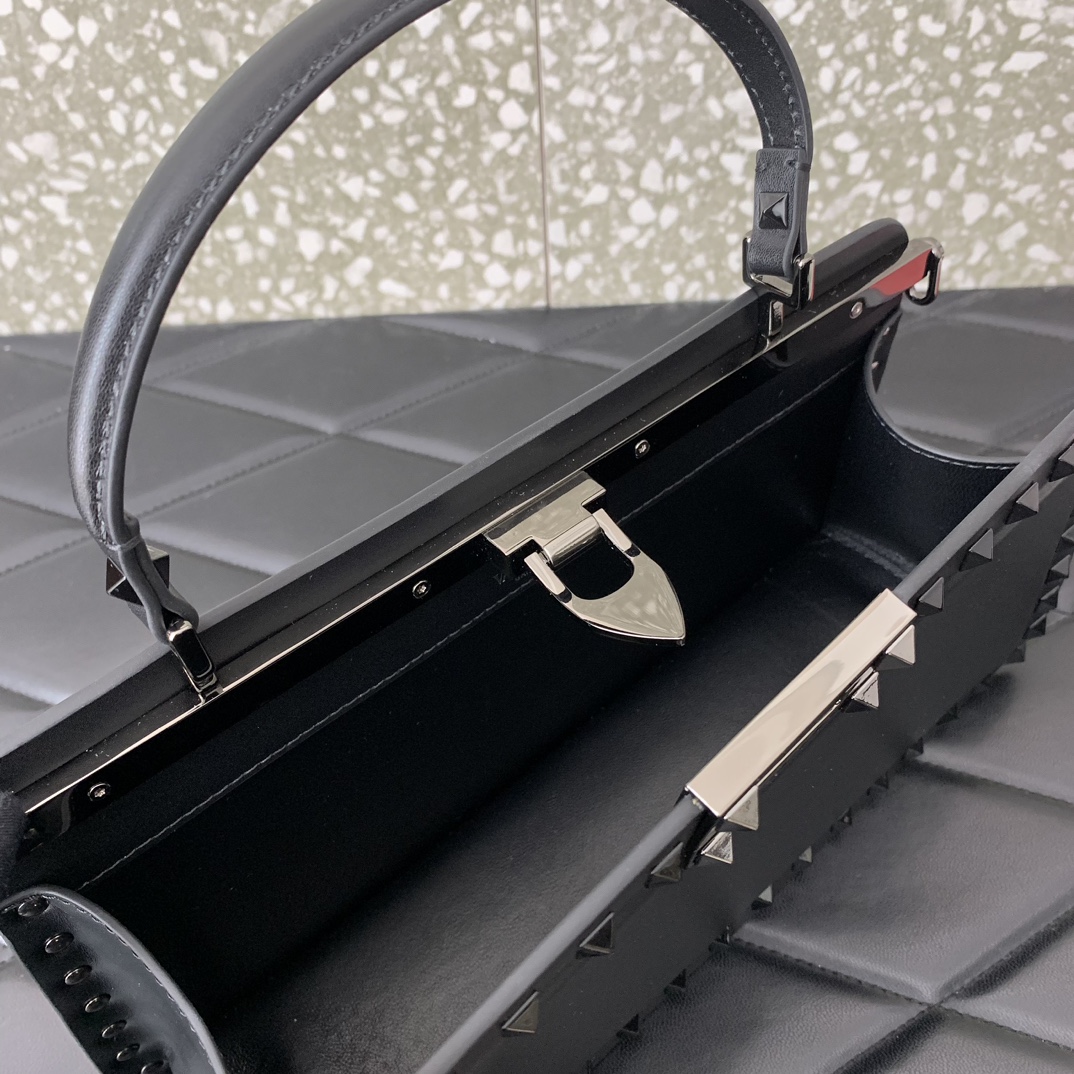 Va1e*ntin0 garavani rockstud 23 bag-28*14*8cm