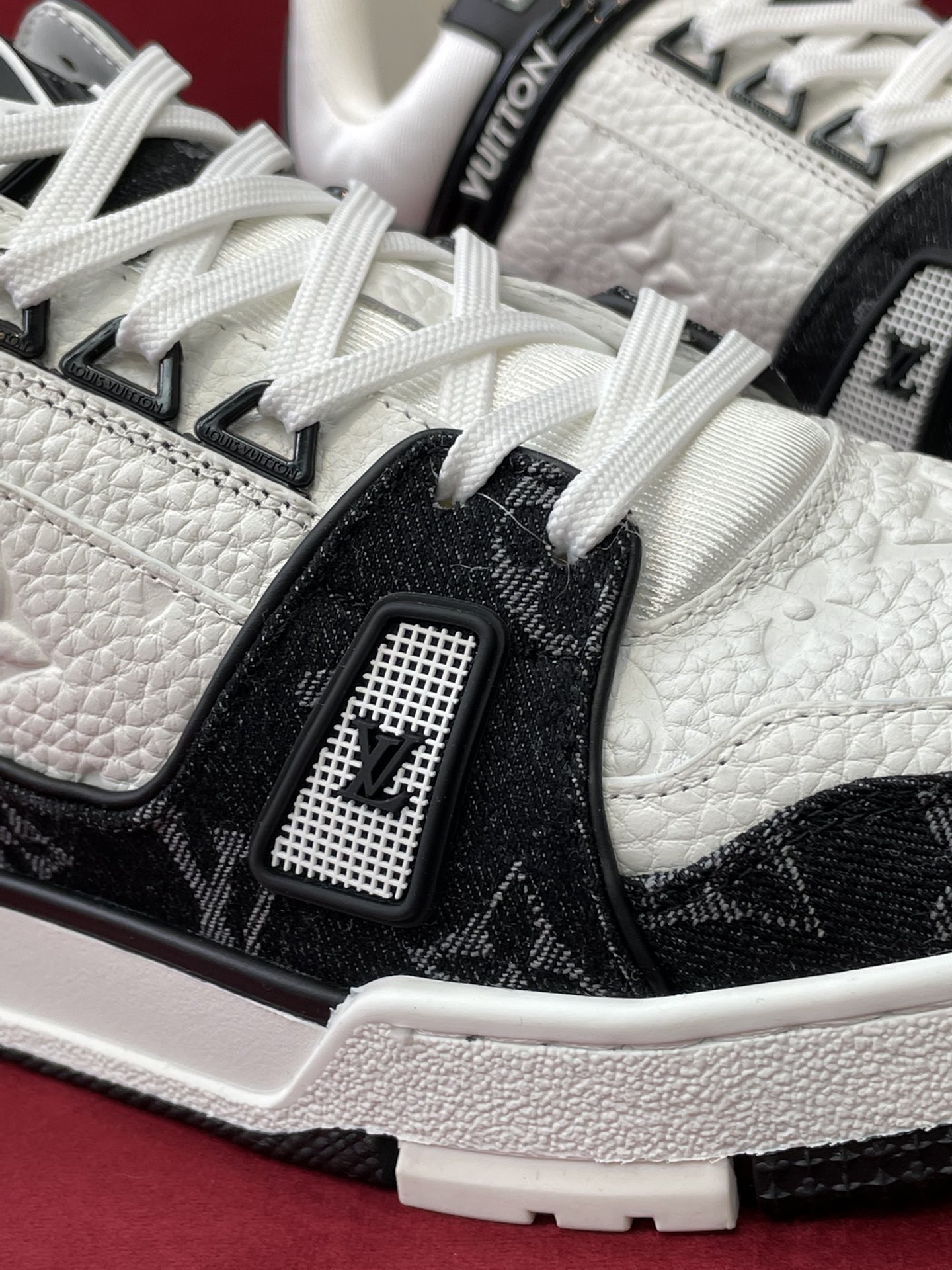 l0*is V*t0n trainer2(eu35-45)