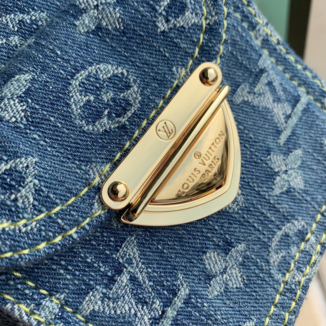 l0*is V*t0n fairfax pochette bag-14 x 18 x 2.7cm