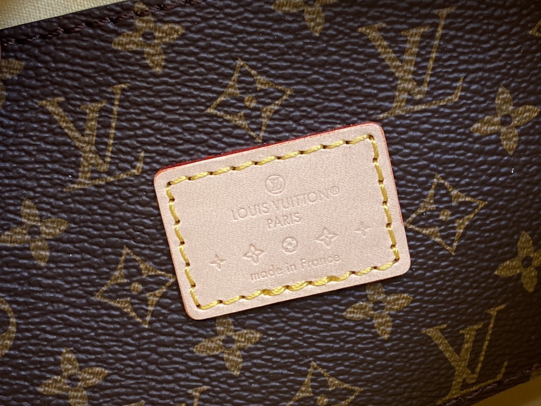 l0*is V*t0n croissant m24021-21 x 13 x 7cm