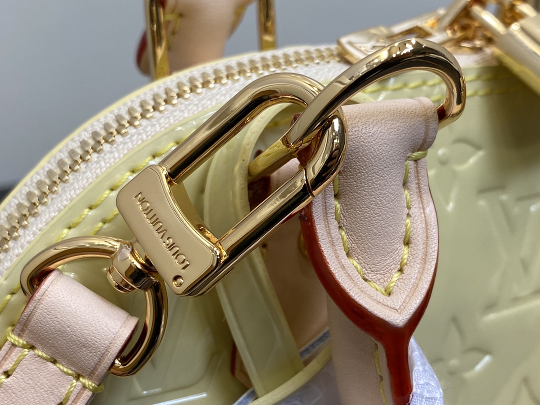 l0*is V*t0n alma bb m24062-23.5 x 17.5 x 11.5cm