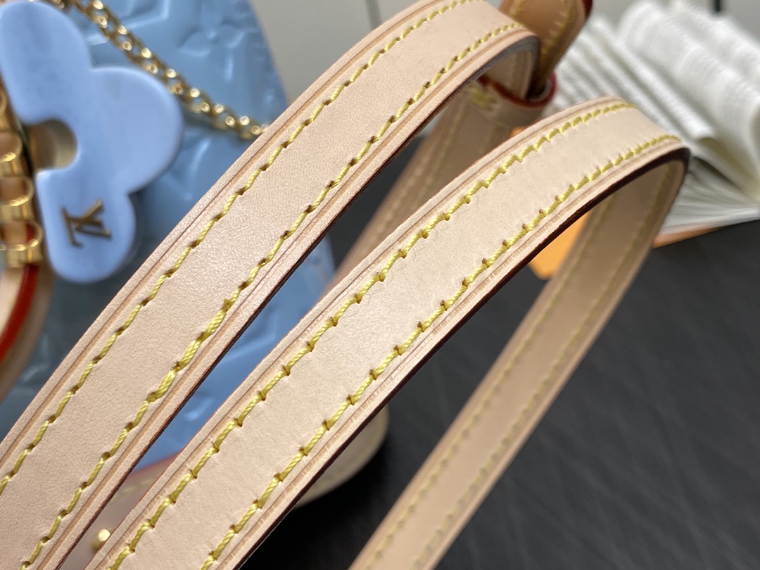 l0*is V*t0n alma bb m24062-23.5 x 17.5 x 11.5cm