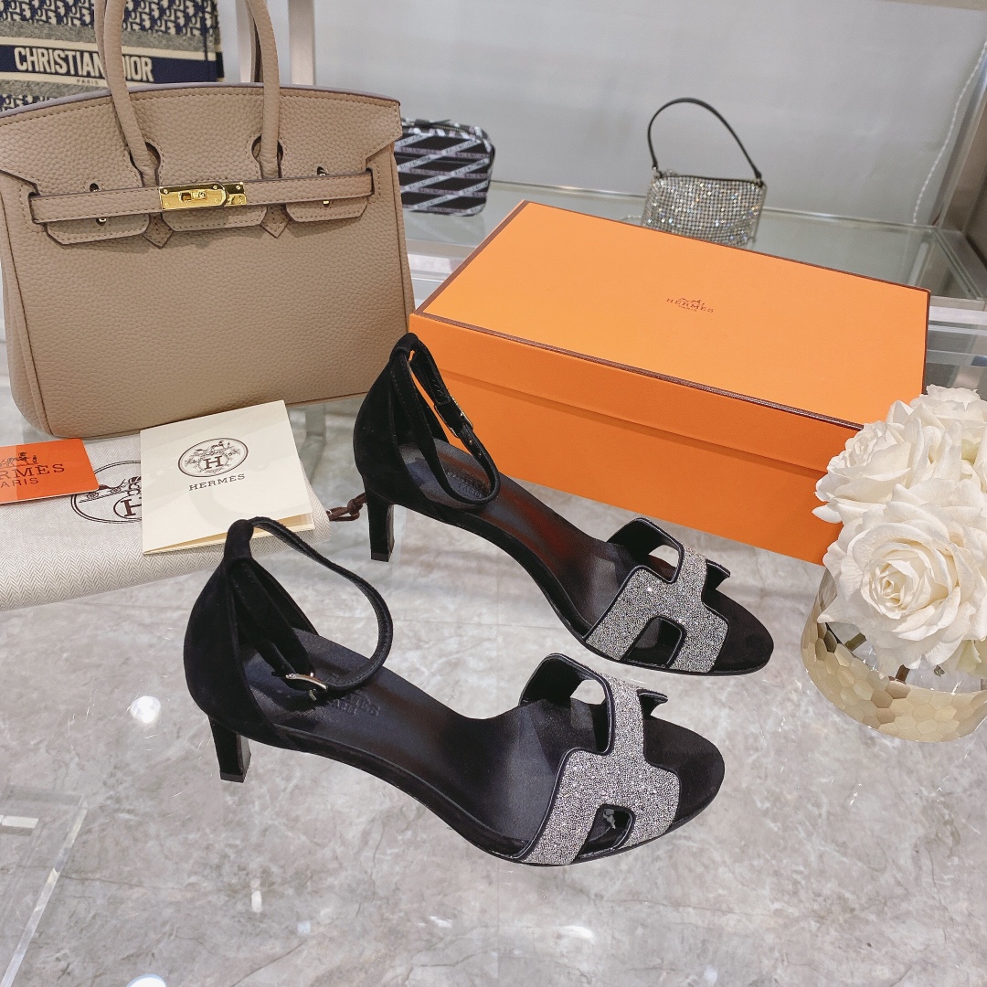 H**mes sandals
