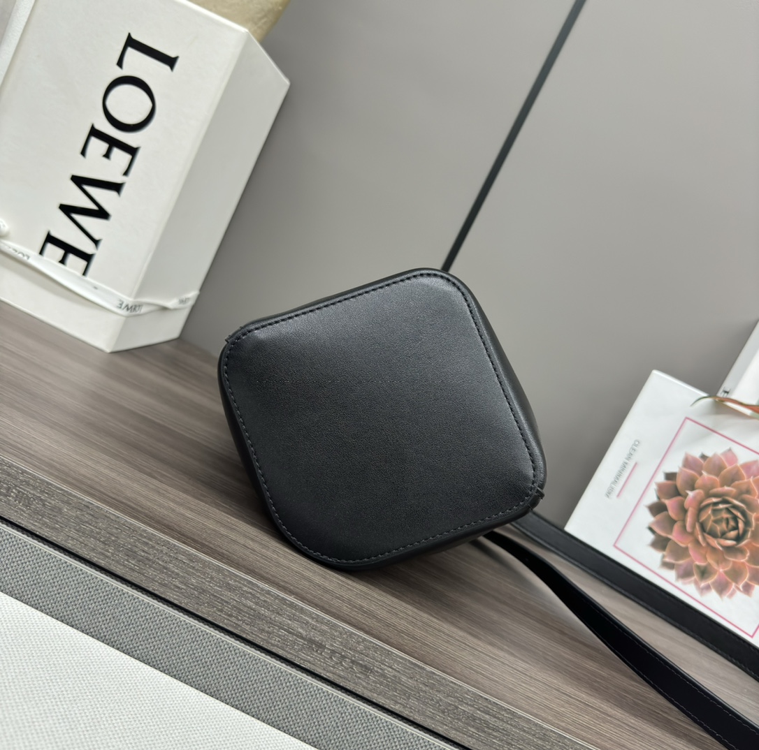 L0ew* mini pebble bucket bag-16*16*19.5cm