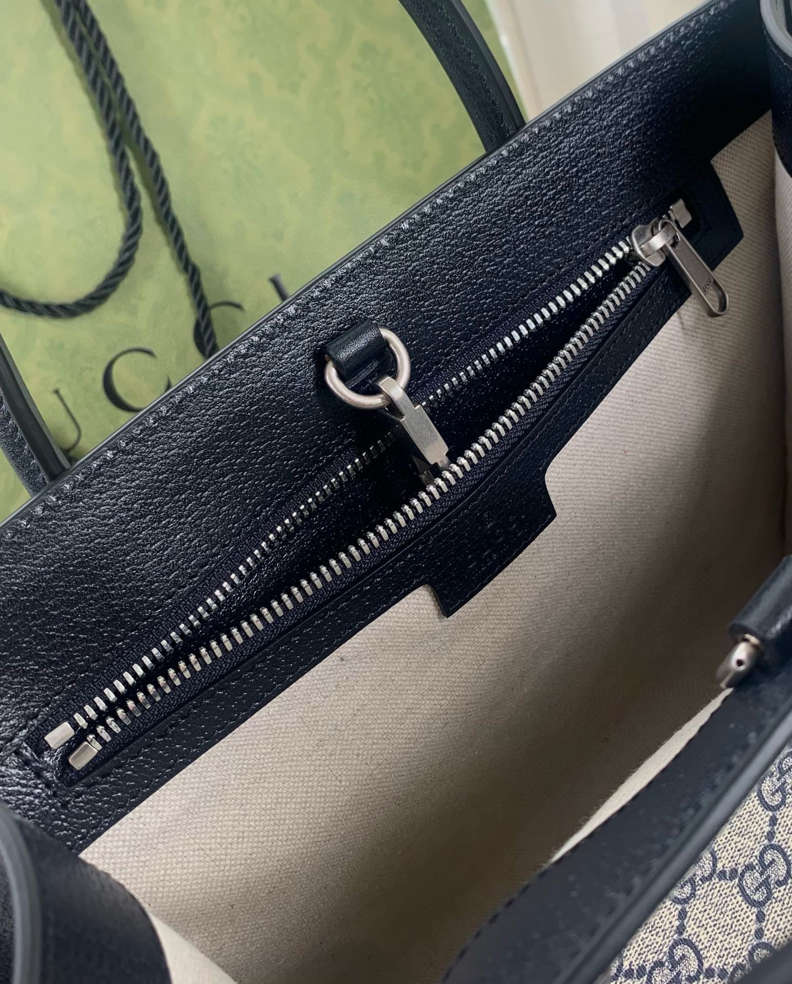 G*u*i ggtote bag-31x26.5x14cm