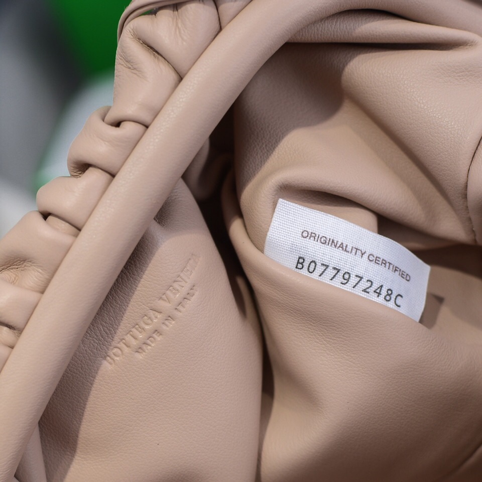 bo*te*ga Ve*ne*ta the pouch bag-22*9cm