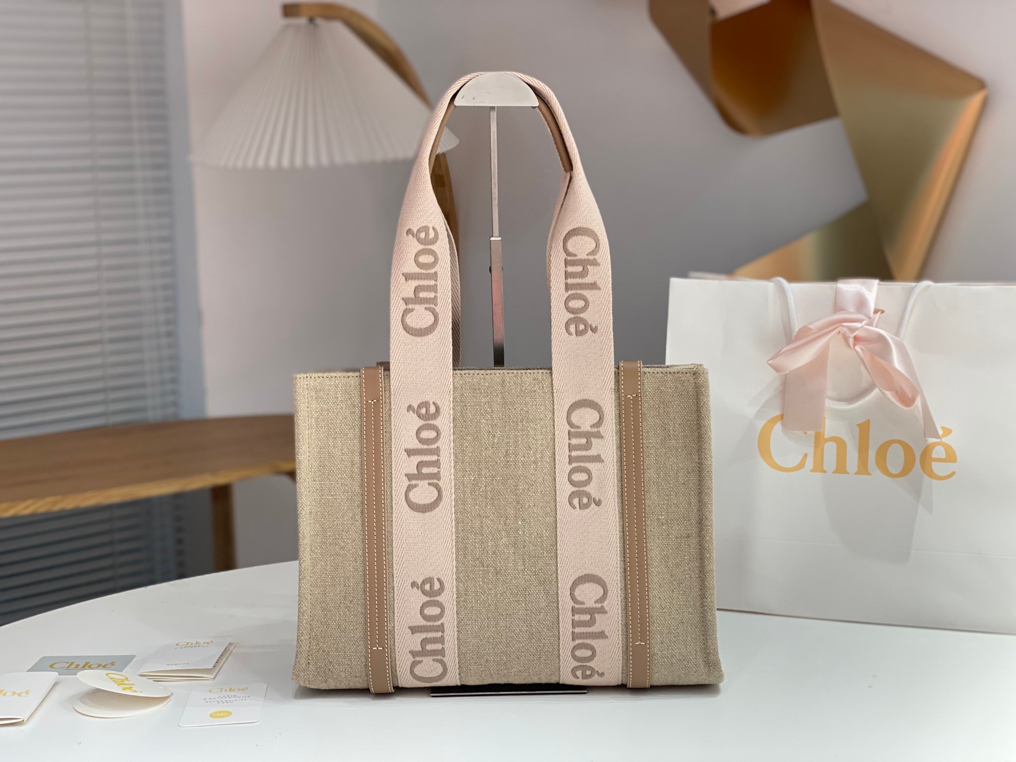Ch10e woody tote bag
