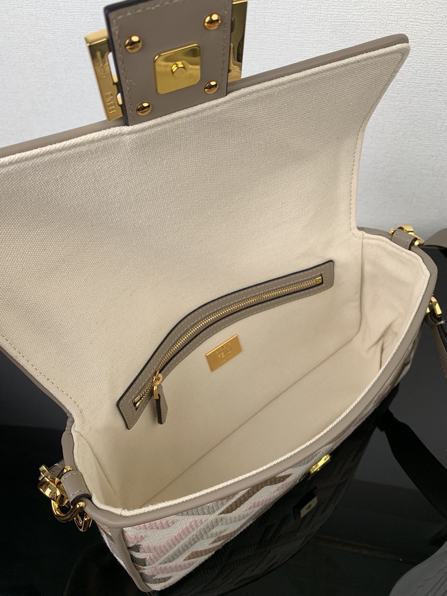 F**di baguette bag-26x15x6cm