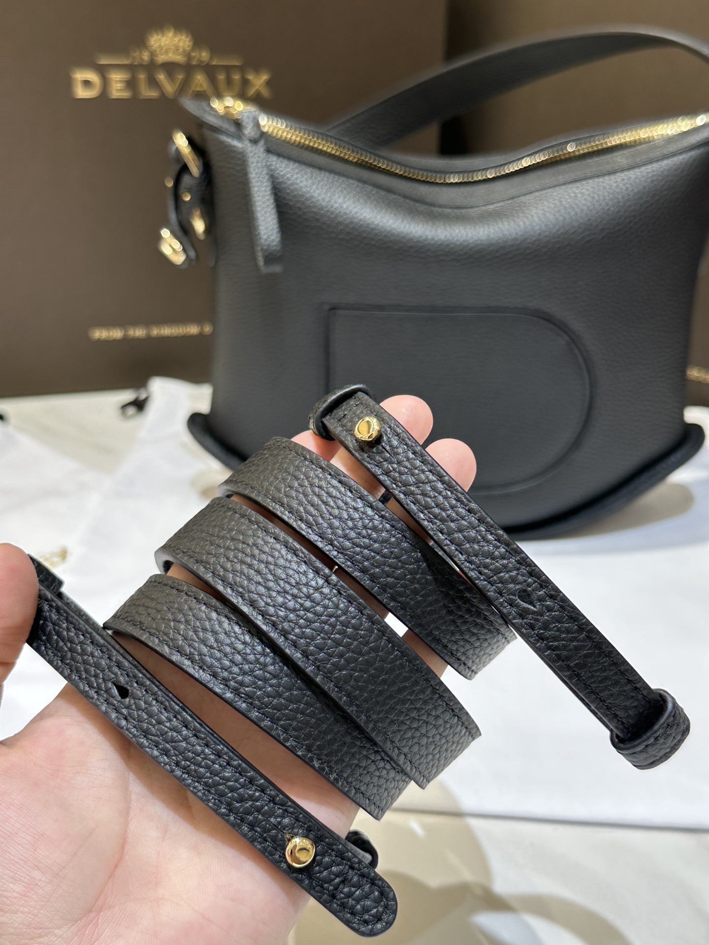 De1uavx pin swing tote-29*9*20cm