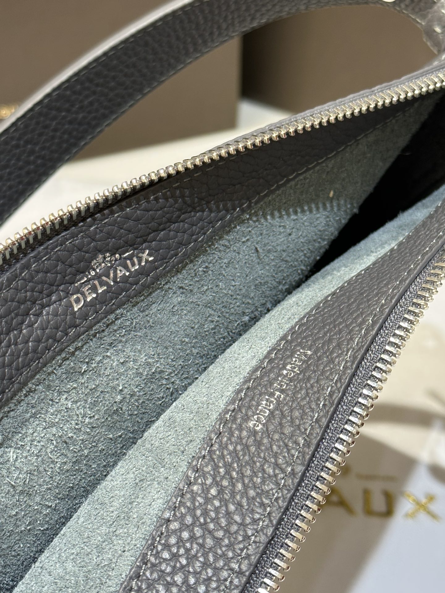 De1uavx pin swing tote-29*9*20cm