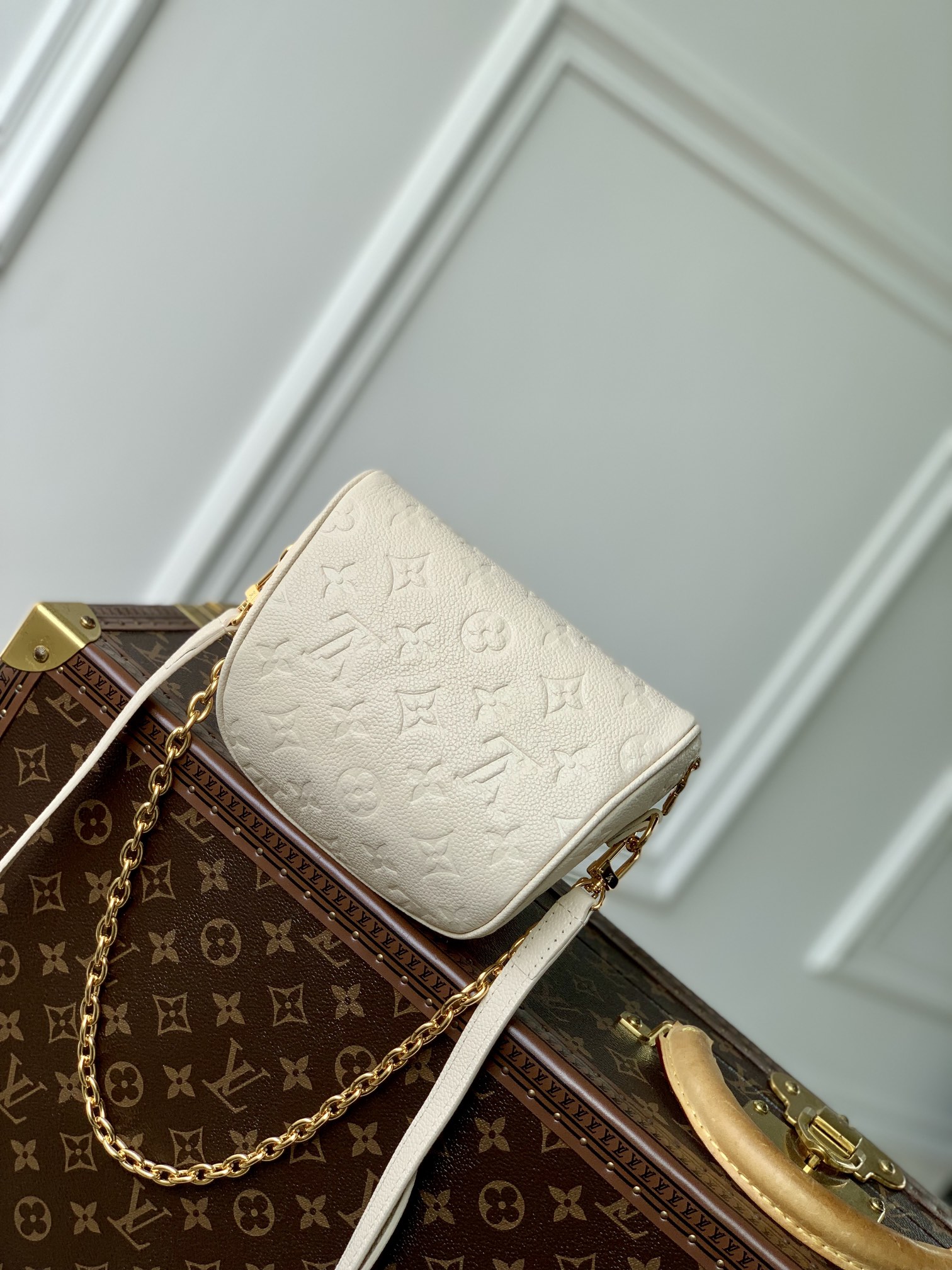 l0*is V*t0n mini bumbag-17 x 12 x 9.5cm