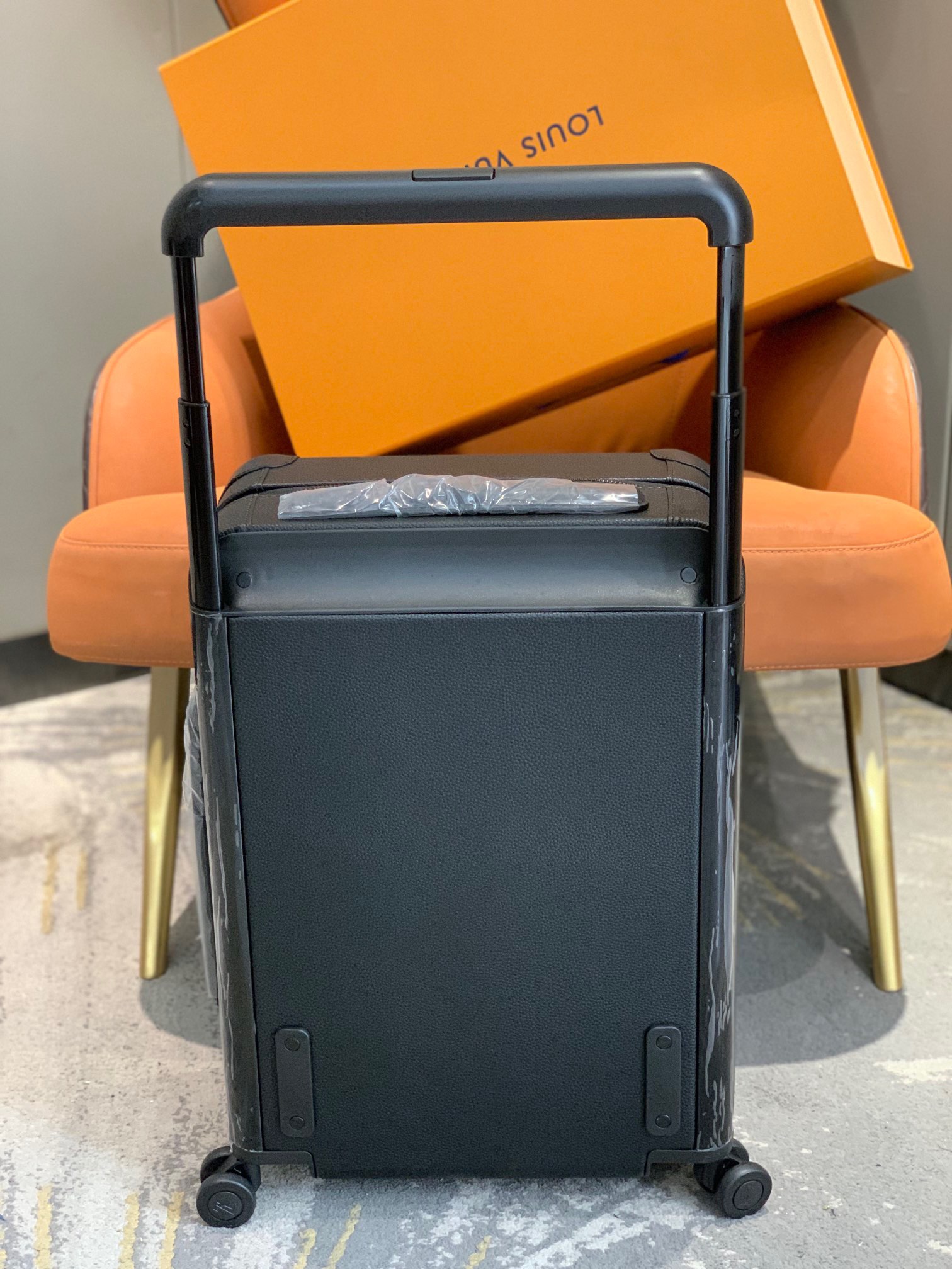 l0*is V*t0n horizon 55-‭38*55*21cm