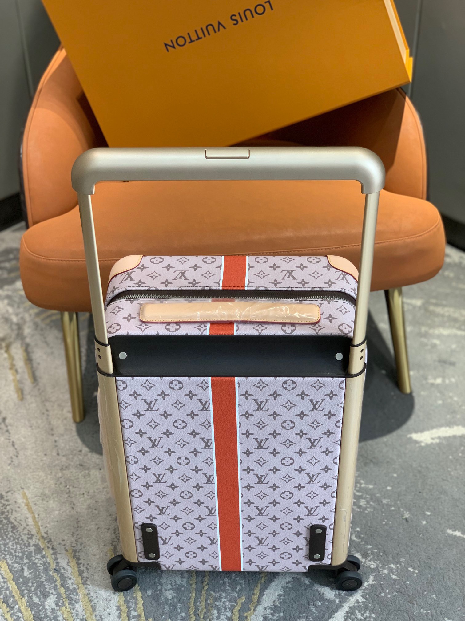 l0*is V*t0n horizon 55-‭38*55*21cm