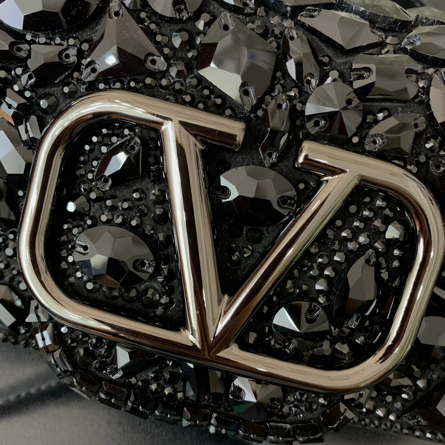 Va1e*ntin0 garavani mini loco bag-20*11*5cm