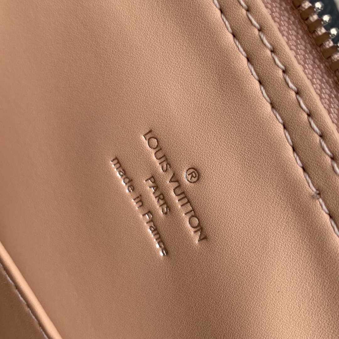 l0*is V*t0n alma bb m24062-23.5 x 17.5 x 11.5cm