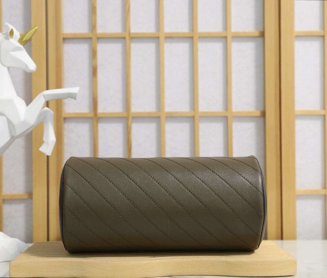 G*u*i blondie shoulder bag-13*25*12cm