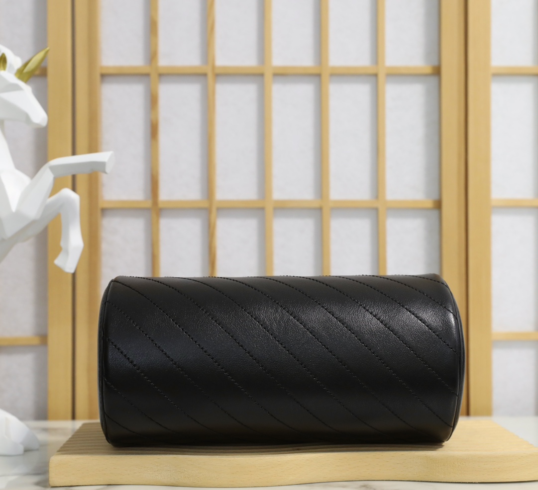 G*u*i blondie shoulder bag-13*25*12cm