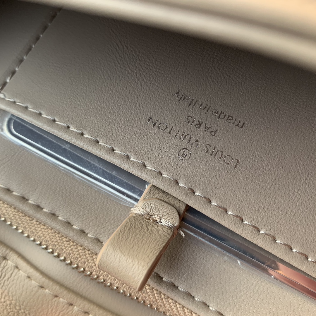 l0*is V*t0n go-14 bag-m22891-23.0 x 16.0 x 10cm